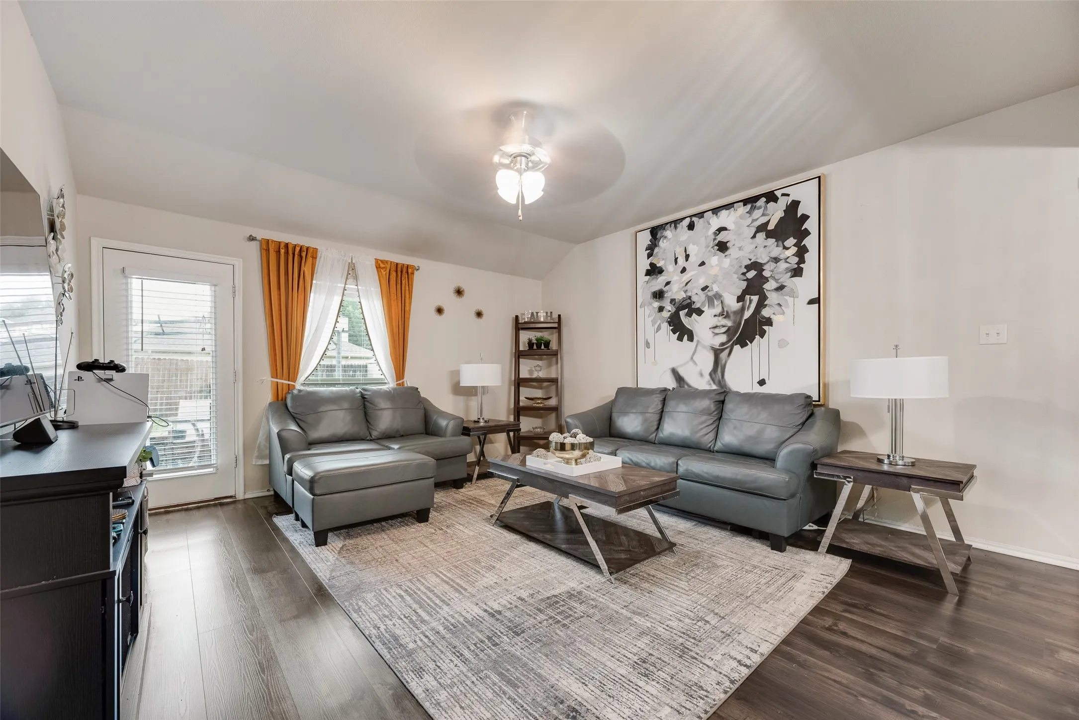 Single Family Residence For Sale in Kaufman County , 4004 Red Rock Drive, Heartland, Texas 75126, 3 Bedroom, 2 Bathroom, 2 Garage spaces, 1,471 Sqft, built in 2014, Preowned, mls#21244506, Real Estate Agent in Heartland, Homes For Sale in Kaufman county, Homes For Sale in Heartland, Realtor in Heartland Texas, Real Estate Brokerage Independent Realty Texas, Luminita Cordes Realtor
