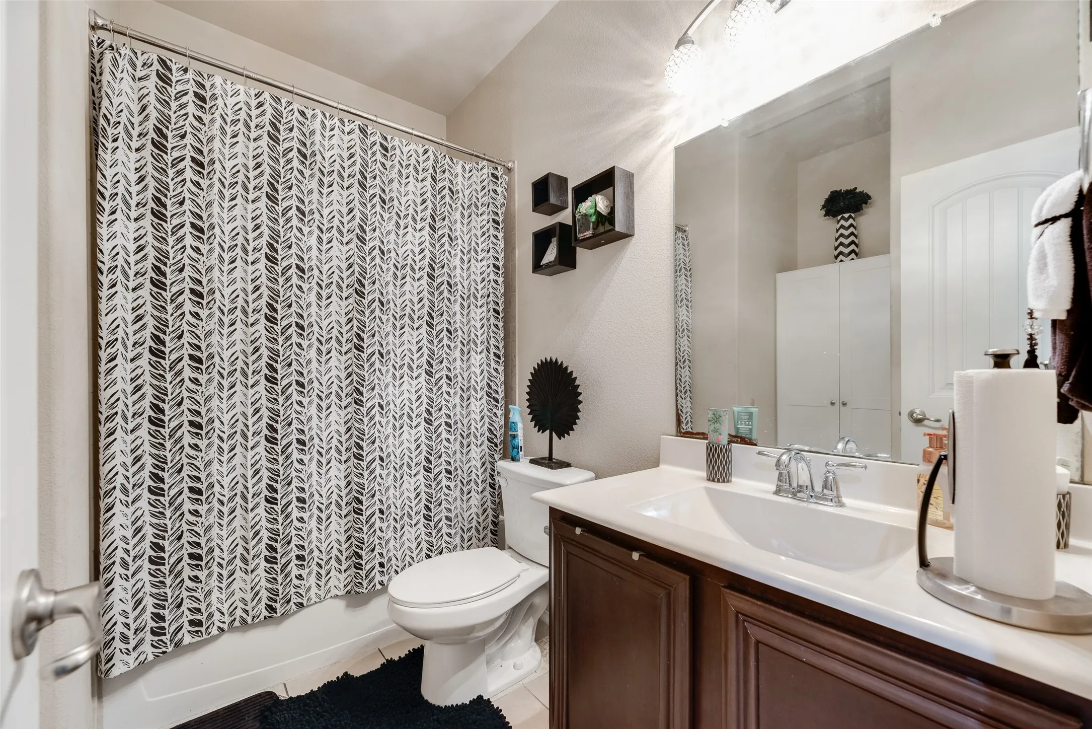 Single Family Residence For Sale in Kaufman County , 4004 Red Rock Drive, Heartland, Texas 75126, 3 Bedroom, 2 Bathroom, 2 Garage spaces, 1,471 Sqft, built in 2014, Preowned, mls#21244506, Real Estate Agent in Heartland, Homes For Sale in Kaufman county, Homes For Sale in Heartland, Realtor in Heartland Texas, Real Estate Brokerage Independent Realty Texas, Luminita Cordes Realtor