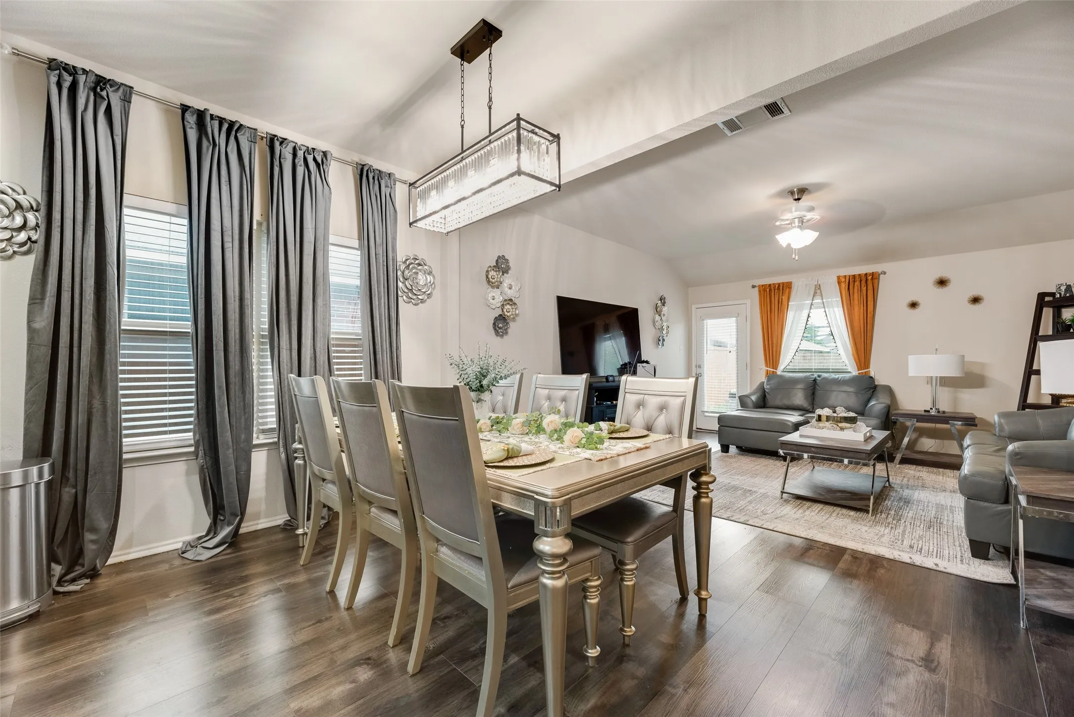 Single Family Residence For Sale in Kaufman County , 4004 Red Rock Drive, Heartland, Texas 75126, 3 Bedroom, 2 Bathroom, 2 Garage spaces, 1,471 Sqft, built in 2014, Preowned, mls#21244506, Real Estate Agent in Heartland, Homes For Sale in Kaufman county, Homes For Sale in Heartland, Realtor in Heartland Texas, Real Estate Brokerage Independent Realty Texas, Luminita Cordes Realtor