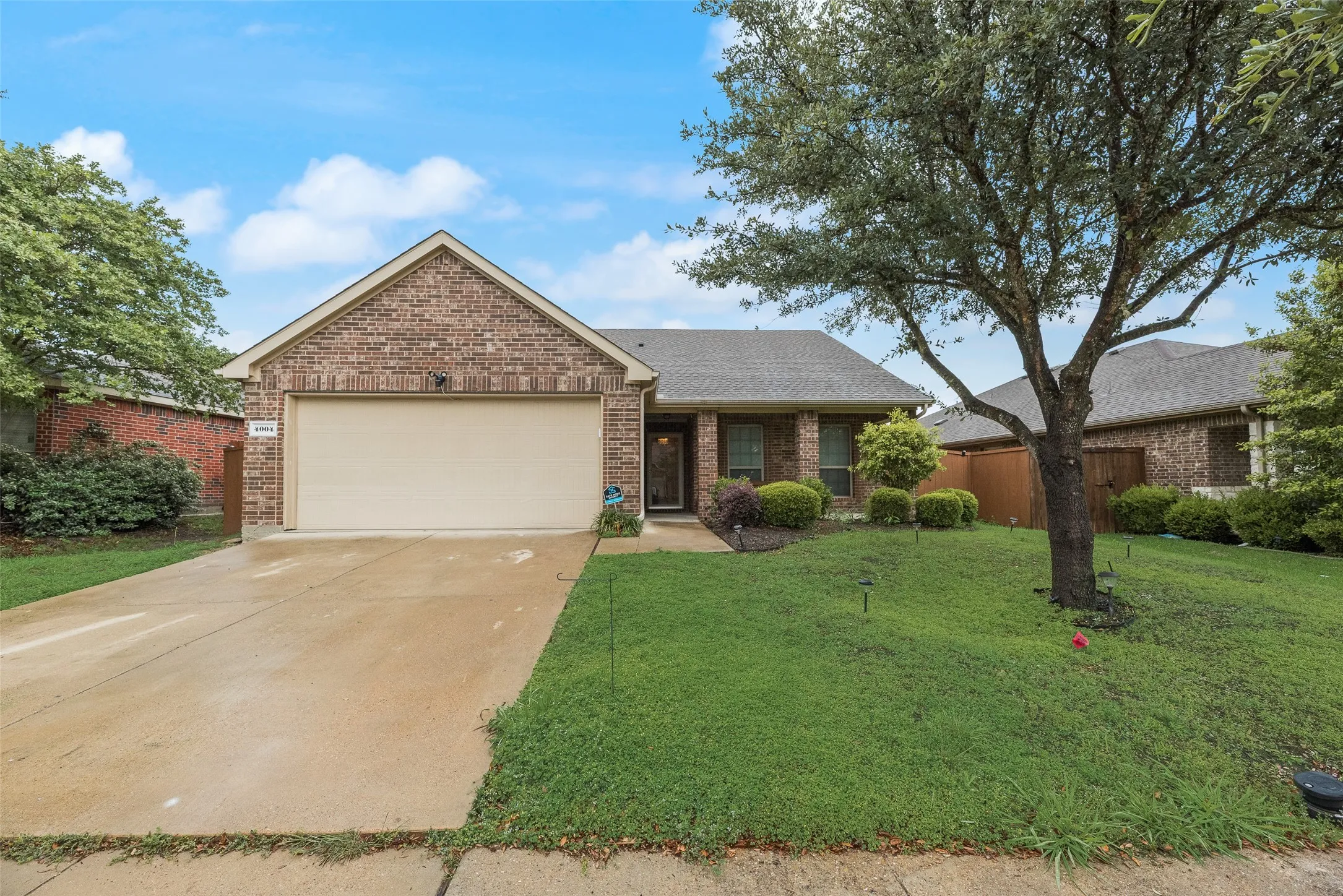 Single Family Residence For Sale in Kaufman County , 4004 Red Rock Drive, Heartland, Texas 75126, 3 Bedroom, 2 Bathroom, 2 Garage spaces, 1,471 Sqft, built in 2014, Preowned, mls#21244506, Real Estate Agent in Heartland, Homes For Sale in Kaufman county, Homes For Sale in Heartland, Realtor in Heartland Texas, Real Estate Brokerage Independent Realty Texas, Luminita Cordes Realtor