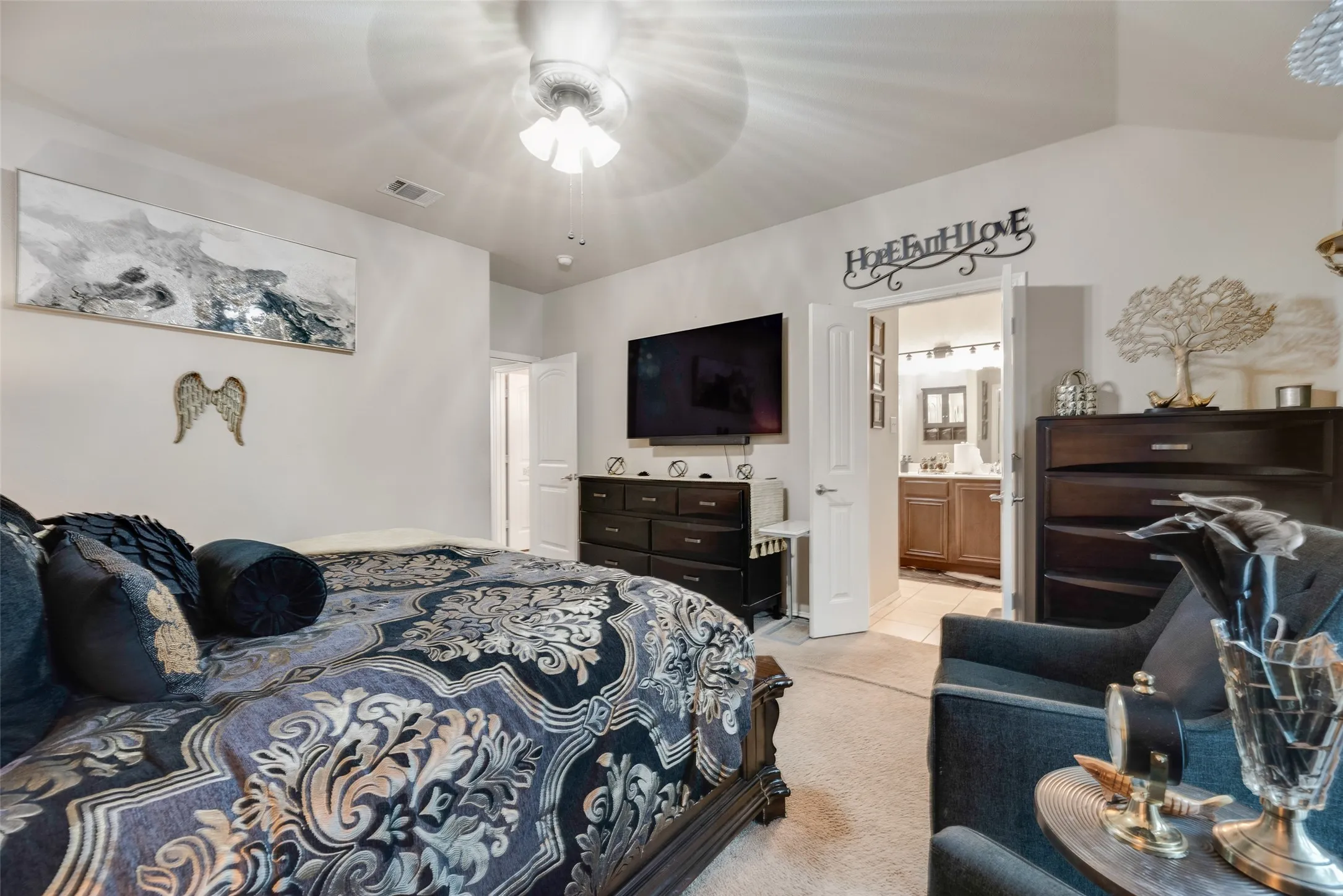 Single Family Residence For Sale in Kaufman County , 4004 Red Rock Drive, Heartland, Texas 75126, 3 Bedroom, 2 Bathroom, 2 Garage spaces, 1,471 Sqft, built in 2014, Preowned, mls#21244506, Real Estate Agent in Heartland, Homes For Sale in Kaufman county, Homes For Sale in Heartland, Realtor in Heartland Texas, Real Estate Brokerage Independent Realty Texas, Luminita Cordes Realtor