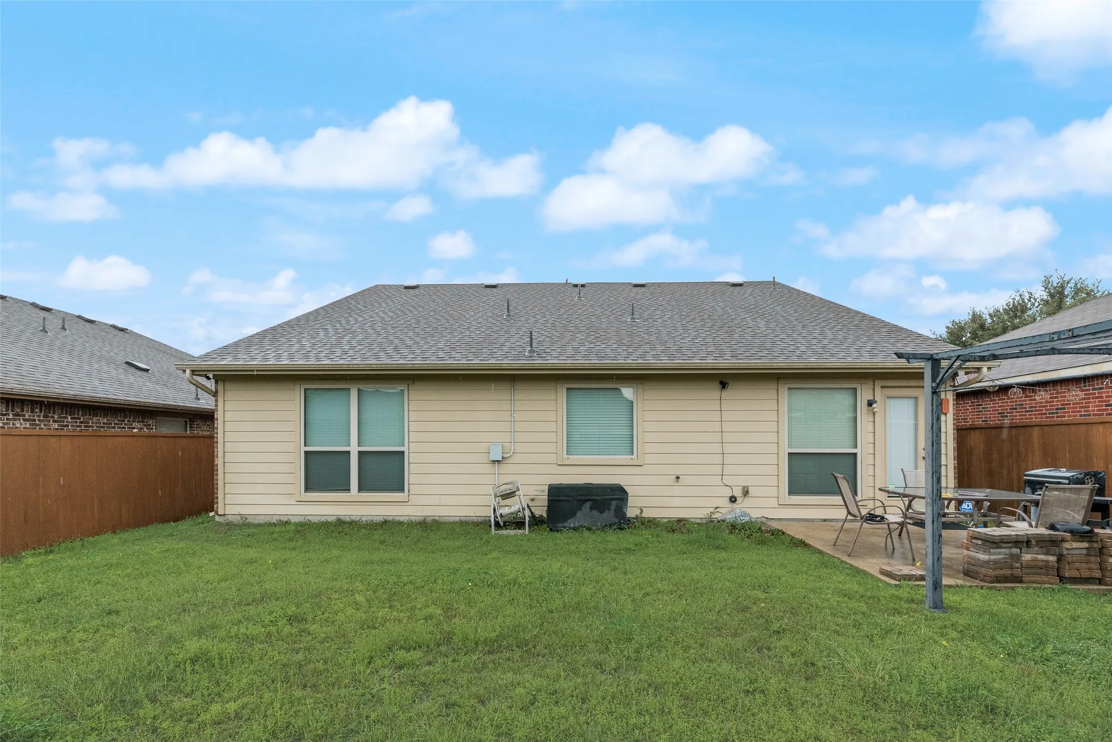 Single Family Residence For Sale in Kaufman County , 4004 Red Rock Drive, Heartland, Texas 75126, 3 Bedroom, 2 Bathroom, 2 Garage spaces, 1,471 Sqft, built in 2014, Preowned, mls#21244506, Real Estate Agent in Heartland, Homes For Sale in Kaufman county, Homes For Sale in Heartland, Realtor in Heartland Texas, Real Estate Brokerage Independent Realty Texas, Luminita Cordes Realtor