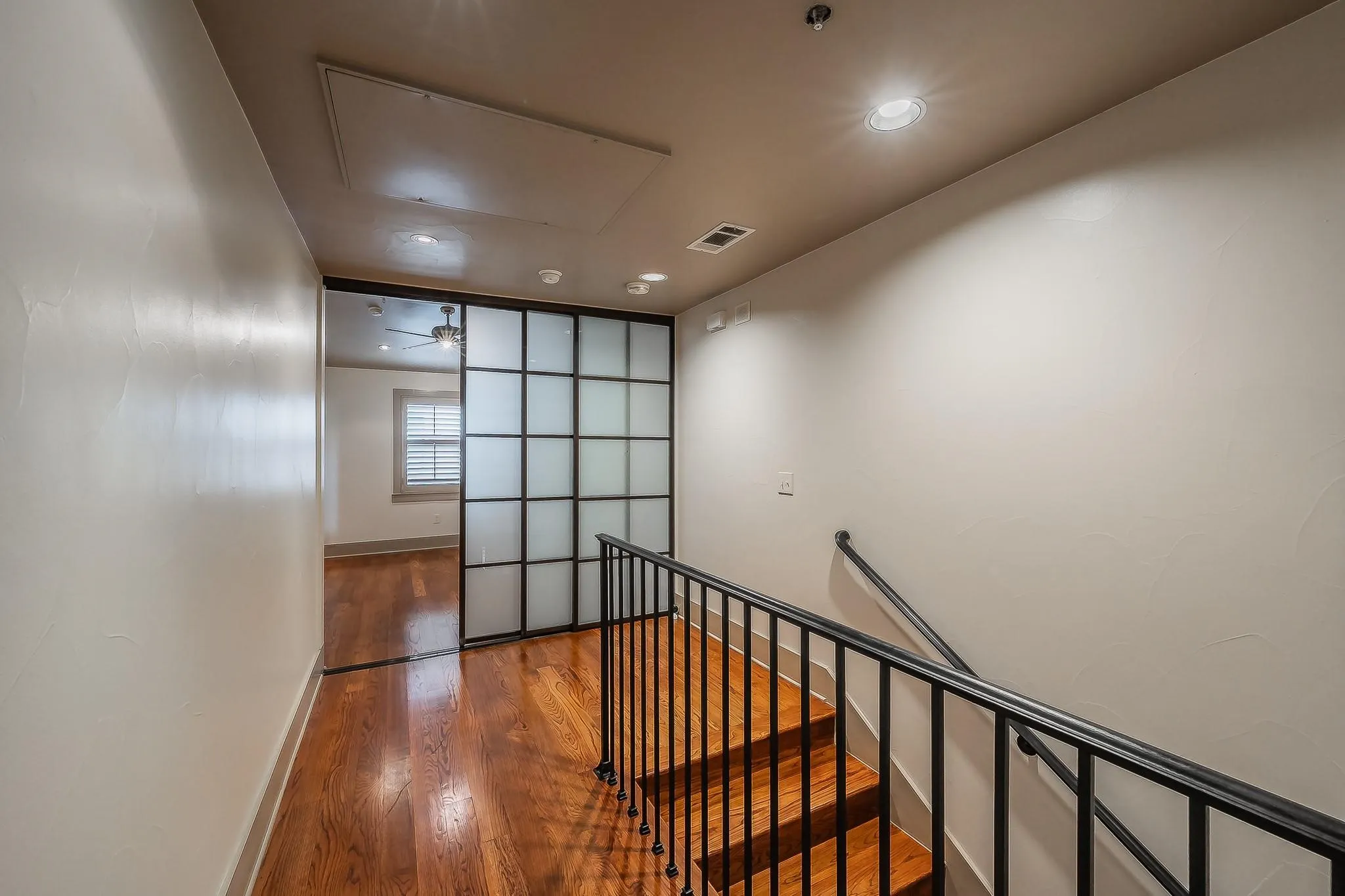 Townhouse For Sale in Dallas County , 6350 Oriole Drive, Dallas, Texas 75209, 3 Bedroom, 4 Bathroom, 2 Garage spaces, 1,948 Sqft, built in 2006, mls#21245511, Real Estate Agent in Dallas, Homes For Sale in Dallas county, Homes For Sale in Dallas, Realtor in Dallas Texas, Real Estate Brokerage Independent Realty Texas, Luminita Cordes Realtor