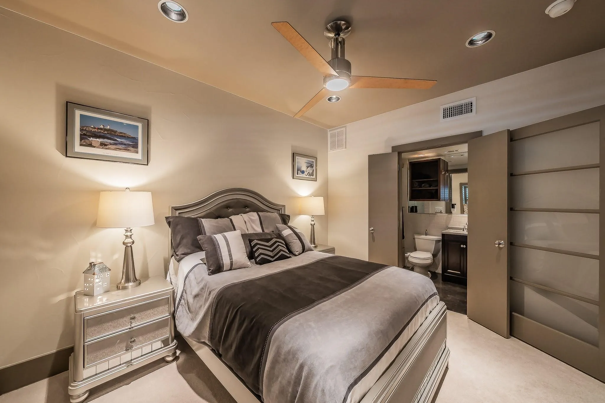 Townhouse For Sale in Dallas County , 6350 Oriole Drive, Dallas, Texas 75209, 3 Bedroom, 4 Bathroom, 2 Garage spaces, 1,948 Sqft, built in 2006, mls#21245511, Real Estate Agent in Dallas, Homes For Sale in Dallas county, Homes For Sale in Dallas, Realtor in Dallas Texas, Real Estate Brokerage Independent Realty Texas, Luminita Cordes Realtor