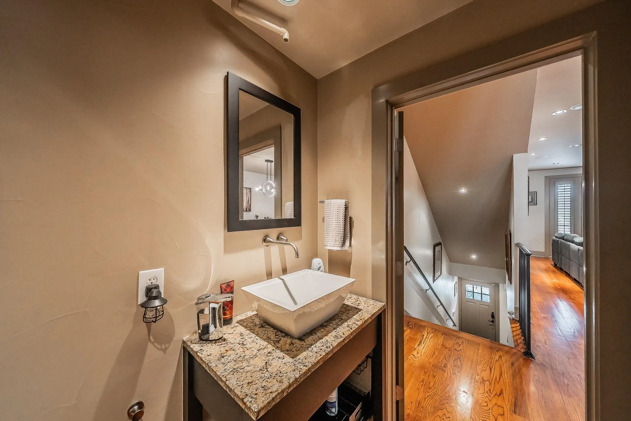 Townhouse For Sale in Dallas County , 6350 Oriole Drive, Dallas, Texas 75209, 3 Bedroom, 4 Bathroom, 2 Garage spaces, 1,948 Sqft, built in 2006, mls#21245511, Real Estate Agent in Dallas, Homes For Sale in Dallas county, Homes For Sale in Dallas, Realtor in Dallas Texas, Real Estate Brokerage Independent Realty Texas, Luminita Cordes Realtor