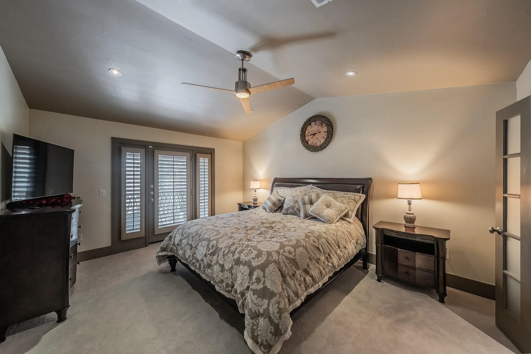 Townhouse For Sale in Dallas County , 6350 Oriole Drive, Dallas, Texas 75209, 3 Bedroom, 4 Bathroom, 2 Garage spaces, 1,948 Sqft, built in 2006, mls#21245511, Real Estate Agent in Dallas, Homes For Sale in Dallas county, Homes For Sale in Dallas, Realtor in Dallas Texas, Real Estate Brokerage Independent Realty Texas, Luminita Cordes Realtor