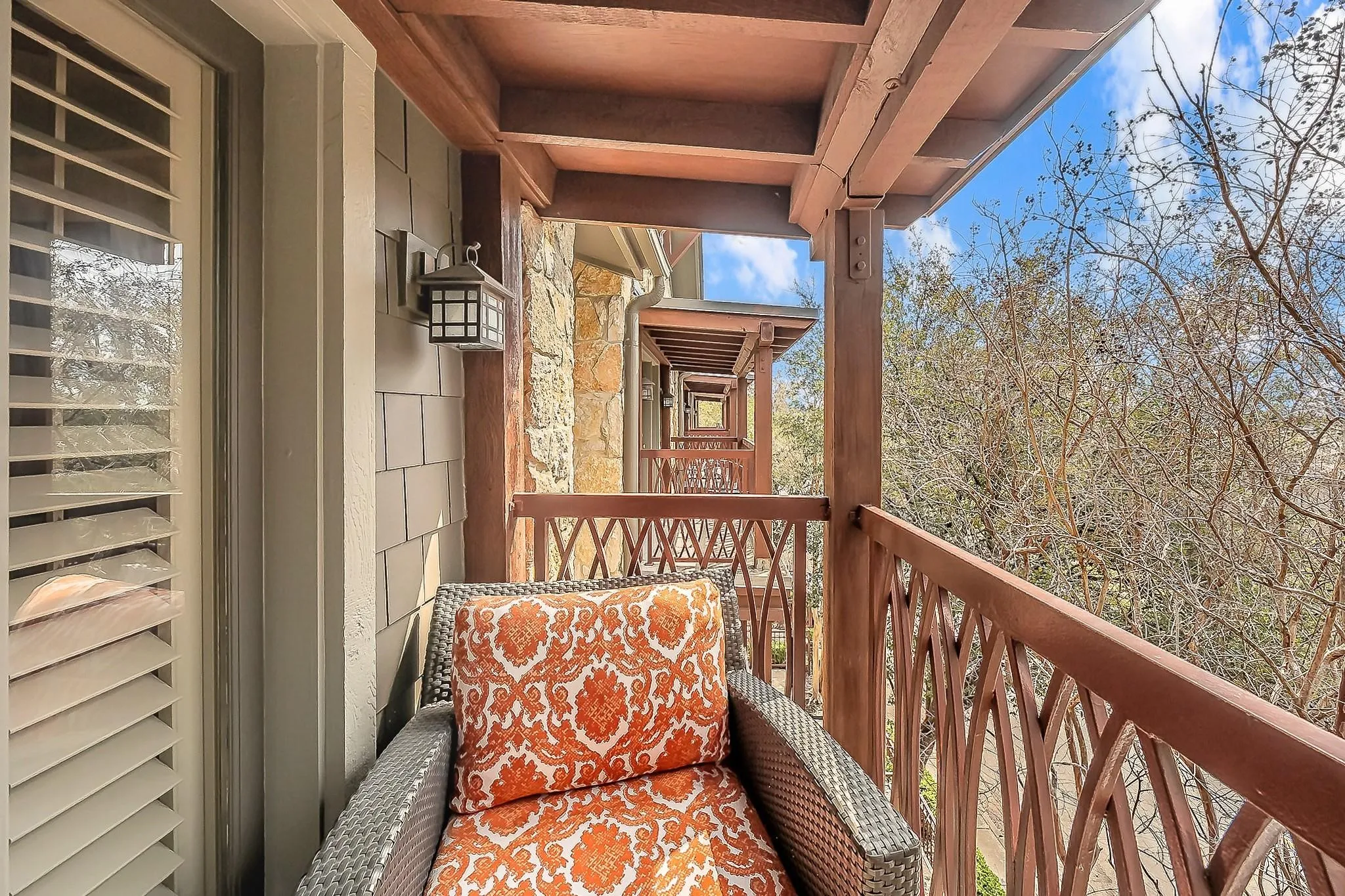Townhouse For Sale in Dallas County , 6350 Oriole Drive, Dallas, Texas 75209, 3 Bedroom, 4 Bathroom, 2 Garage spaces, 1,948 Sqft, built in 2006, mls#21245511, Real Estate Agent in Dallas, Homes For Sale in Dallas county, Homes For Sale in Dallas, Realtor in Dallas Texas, Real Estate Brokerage Independent Realty Texas, Luminita Cordes Realtor