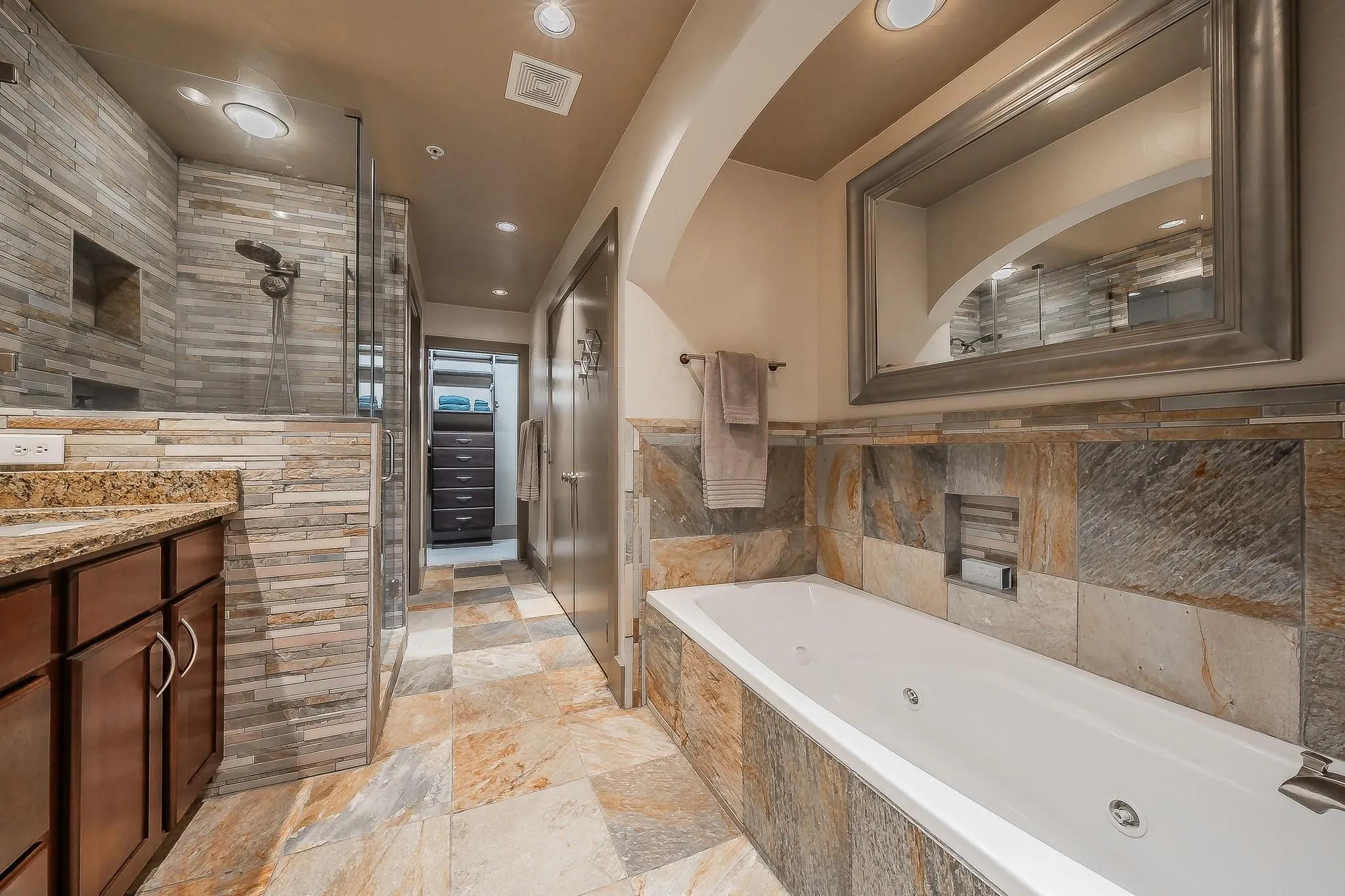 Townhouse For Sale in Dallas County , 6350 Oriole Drive, Dallas, Texas 75209, 3 Bedroom, 4 Bathroom, 2 Garage spaces, 1,948 Sqft, built in 2006, mls#21245511, Real Estate Agent in Dallas, Homes For Sale in Dallas county, Homes For Sale in Dallas, Realtor in Dallas Texas, Real Estate Brokerage Independent Realty Texas, Luminita Cordes Realtor