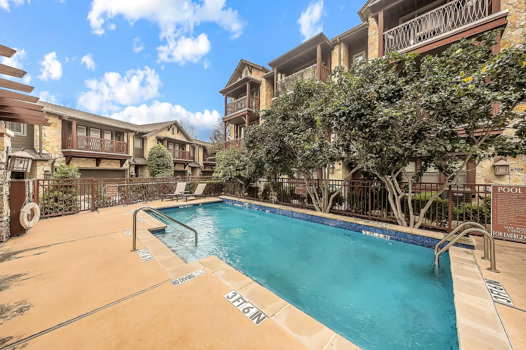 Townhouse For Sale in Dallas County , 6350 Oriole Drive, Dallas, Texas 75209, 3 Bedroom, 4 Bathroom, 2 Garage spaces, 1,948 Sqft, built in 2006, mls#21245511, Real Estate Agent in Dallas, Homes For Sale in Dallas county, Homes For Sale in Dallas, Realtor in Dallas Texas, Real Estate Brokerage Independent Realty Texas, Luminita Cordes Realtor