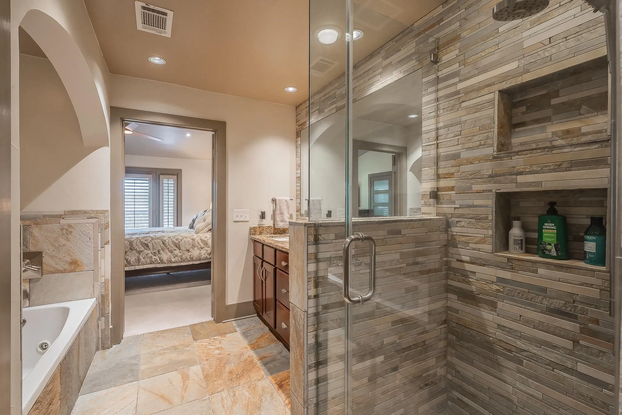 Townhouse For Sale in Dallas County , 6350 Oriole Drive, Dallas, Texas 75209, 3 Bedroom, 4 Bathroom, 2 Garage spaces, 1,948 Sqft, built in 2006, mls#21245511, Real Estate Agent in Dallas, Homes For Sale in Dallas county, Homes For Sale in Dallas, Realtor in Dallas Texas, Real Estate Brokerage Independent Realty Texas, Luminita Cordes Realtor