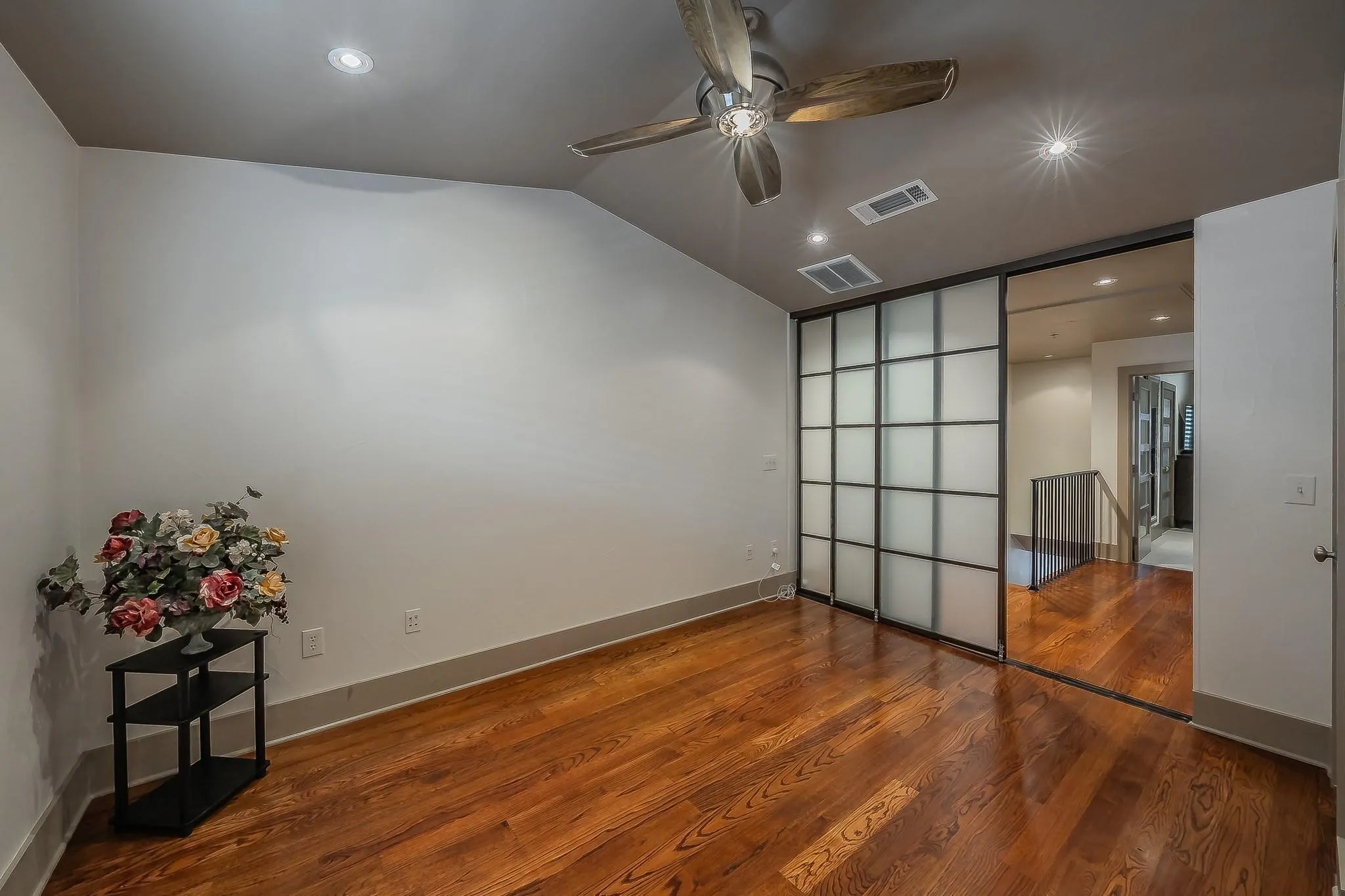 Townhouse For Sale in Dallas County , 6350 Oriole Drive, Dallas, Texas 75209, 3 Bedroom, 4 Bathroom, 2 Garage spaces, 1,948 Sqft, built in 2006, mls#21245511, Real Estate Agent in Dallas, Homes For Sale in Dallas county, Homes For Sale in Dallas, Realtor in Dallas Texas, Real Estate Brokerage Independent Realty Texas, Luminita Cordes Realtor