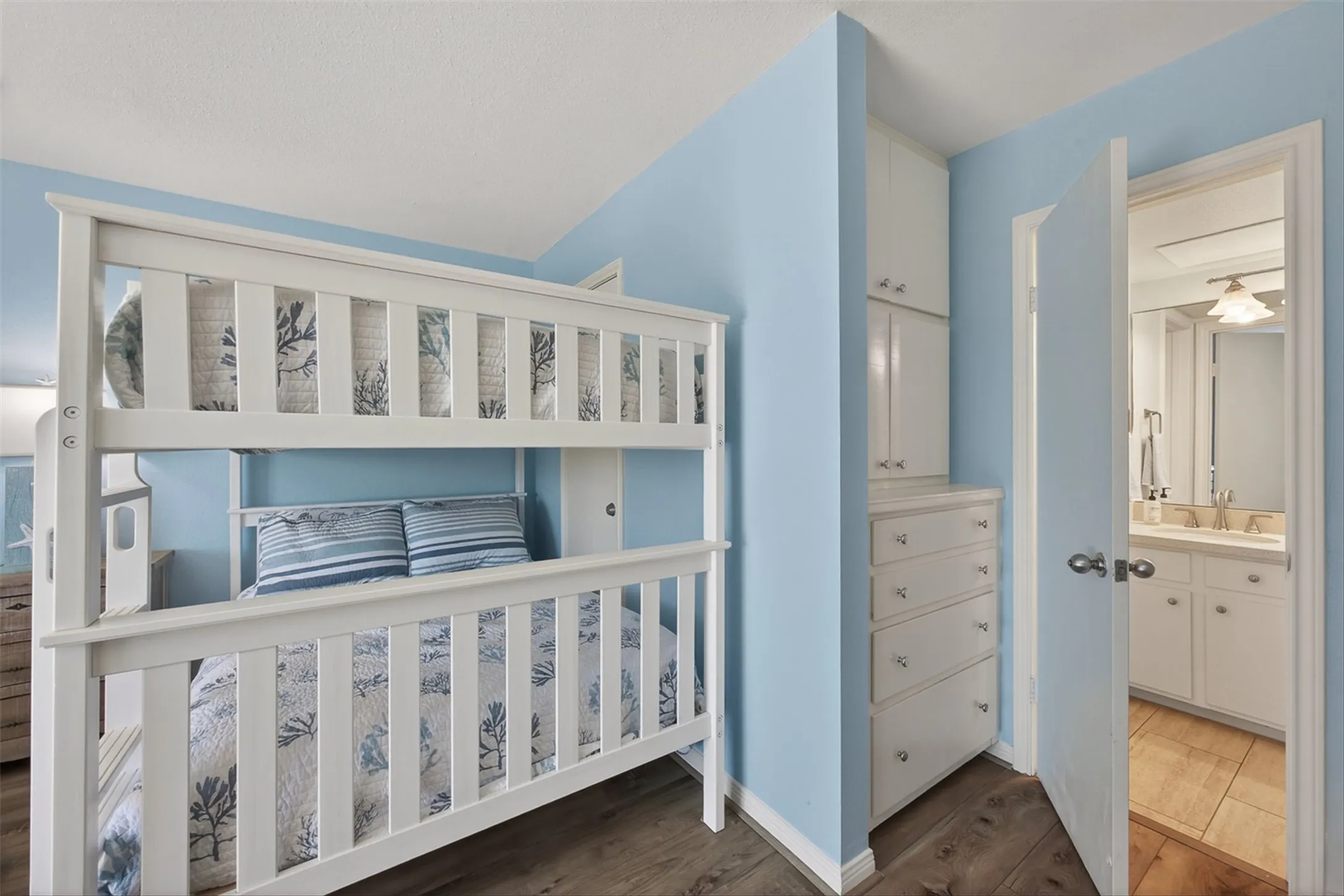 Single Family Residence For Sale in Galveston County , 4214 Ghost Crab Lane, Galveston, Texas 77554, 3 Bedroom, 3 Bathroom, 1 Garage spaces, 1,695 Sqft, built in 1983, mls#21210071, Real Estate Agent in Galveston, Homes For Sale in Galveston county, Homes For Sale in Galveston, Realtor in Galveston Texas, Real Estate Brokerage Independent Realty Texas, Luminita Cordes Realtor
