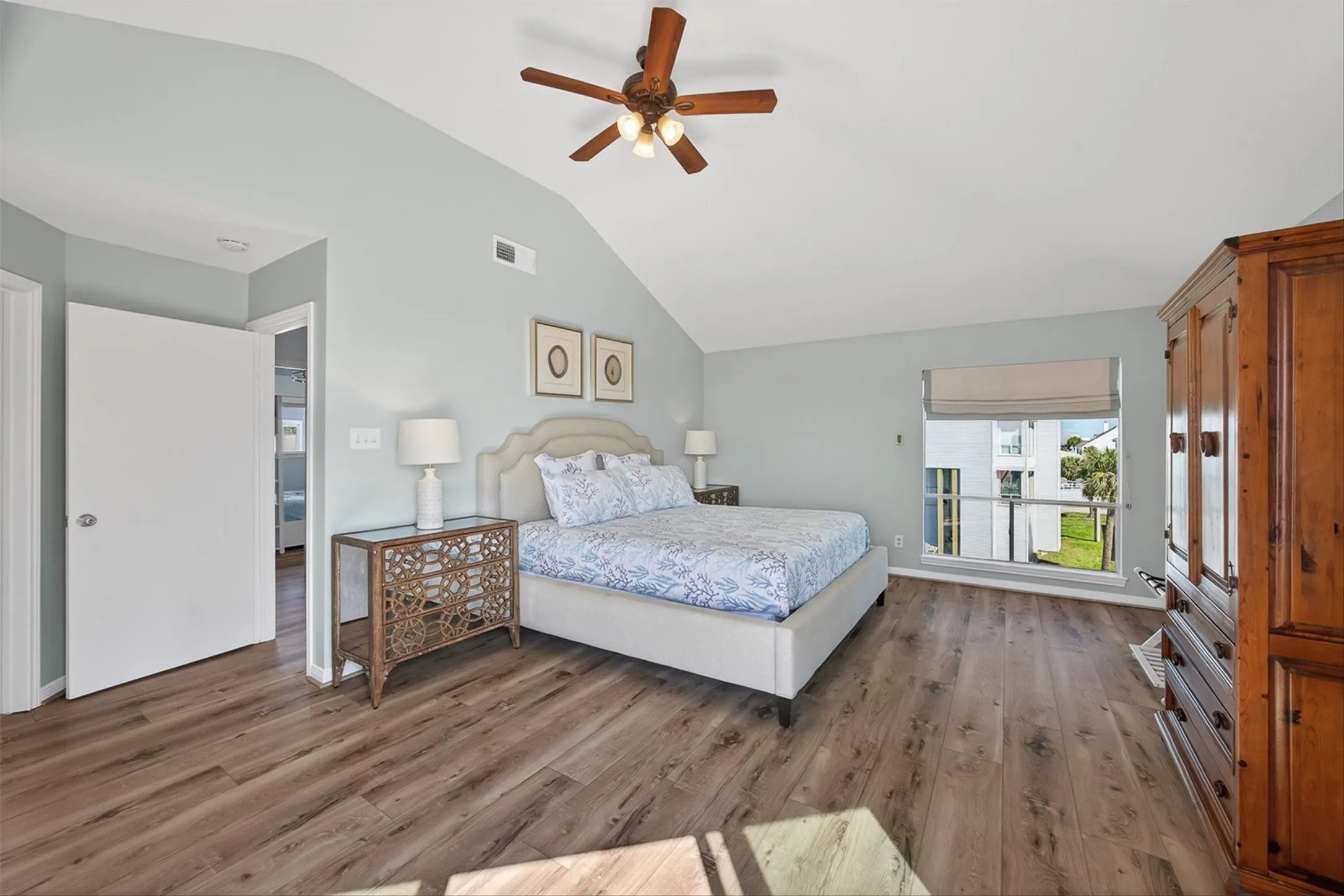 Single Family Residence For Sale in Galveston County , 4214 Ghost Crab Lane, Galveston, Texas 77554, 3 Bedroom, 3 Bathroom, 1 Garage spaces, 1,695 Sqft, built in 1983, mls#21210071, Real Estate Agent in Galveston, Homes For Sale in Galveston county, Homes For Sale in Galveston, Realtor in Galveston Texas, Real Estate Brokerage Independent Realty Texas, Luminita Cordes Realtor