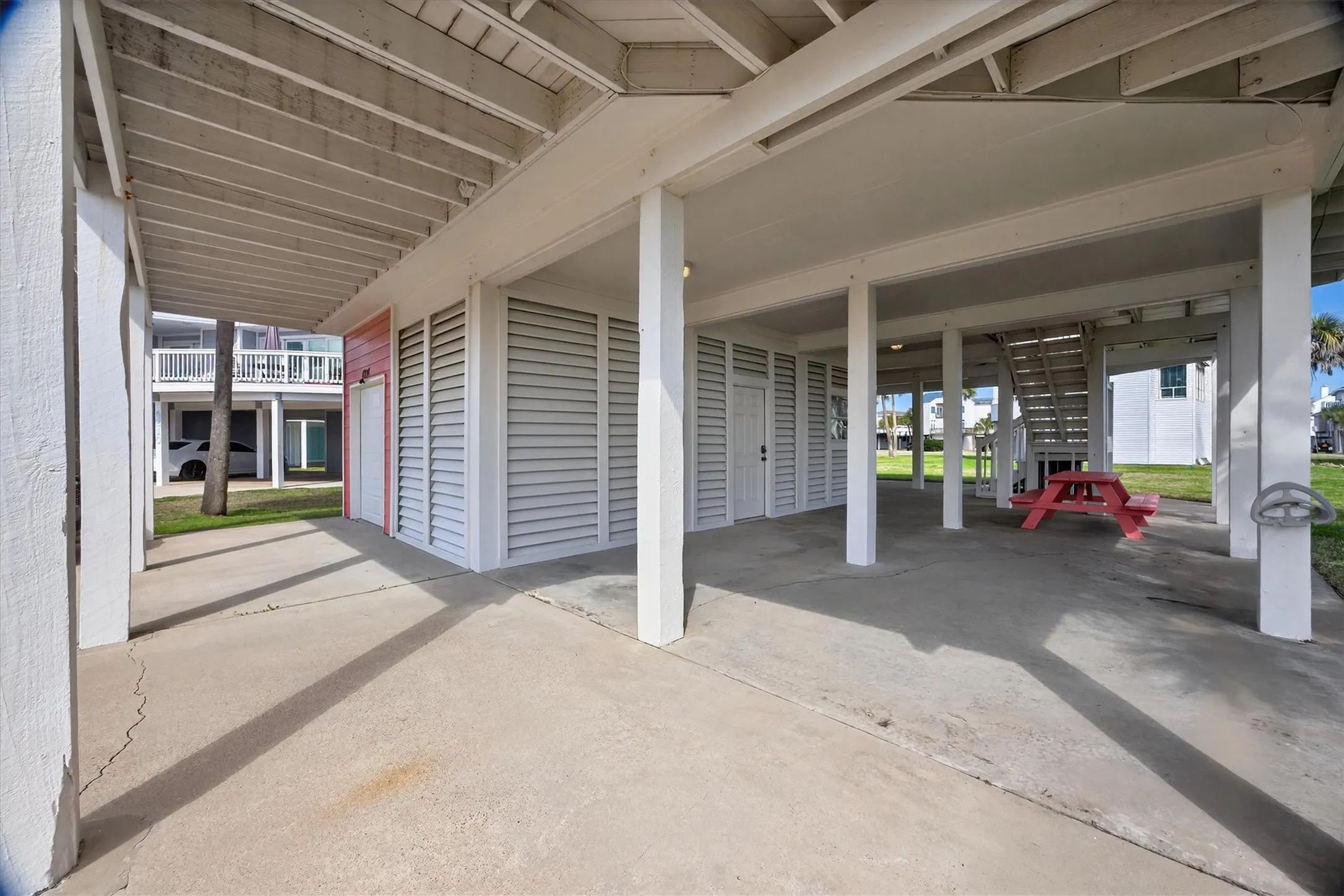 Single Family Residence For Sale in Galveston County , 4214 Ghost Crab Lane, Galveston, Texas 77554, 3 Bedroom, 3 Bathroom, 1 Garage spaces, 1,695 Sqft, built in 1983, mls#21210071, Real Estate Agent in Galveston, Homes For Sale in Galveston county, Homes For Sale in Galveston, Realtor in Galveston Texas, Real Estate Brokerage Independent Realty Texas, Luminita Cordes Realtor