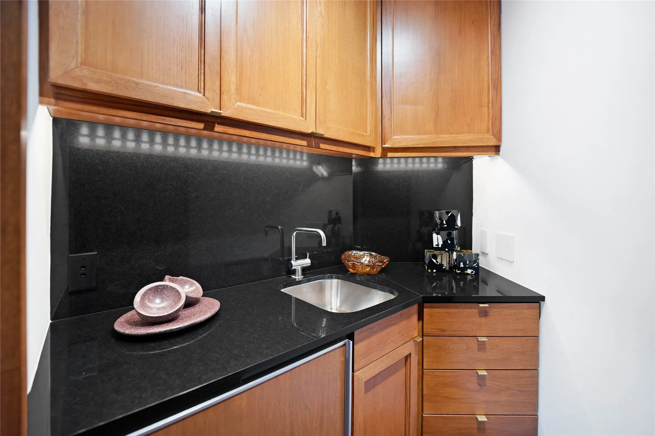 Single Family Residence For Sale in Dallas County , 3901 Turtle Creek Boulevard 7, Dallas, Texas 75219, 3 Bedroom, 6 Bathroom, 2 Garage spaces, 6,792 Sqft, built in 1997, Preowned, mls#21232424, Real Estate Agent in Dallas, Homes For Sale in Dallas county, Homes For Sale in Dallas, Realtor in Dallas Texas, Real Estate Brokerage Independent Realty Texas, Luminita Cordes Realtor