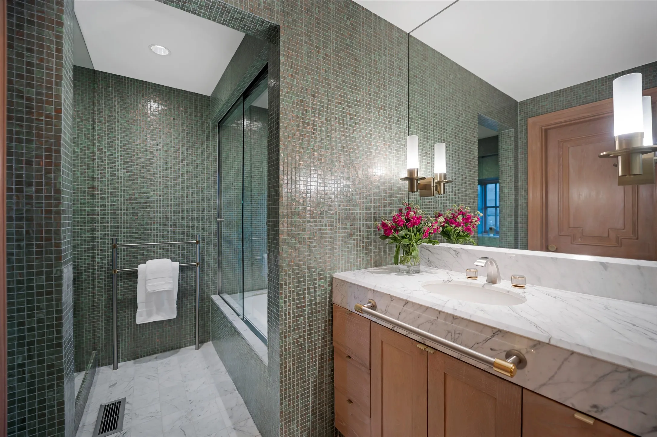 Single Family Residence For Sale in Dallas County , 3901 Turtle Creek Boulevard 7, Dallas, Texas 75219, 3 Bedroom, 6 Bathroom, 2 Garage spaces, 6,792 Sqft, built in 1997, Preowned, mls#21232424, Real Estate Agent in Dallas, Homes For Sale in Dallas county, Homes For Sale in Dallas, Realtor in Dallas Texas, Real Estate Brokerage Independent Realty Texas, Luminita Cordes Realtor