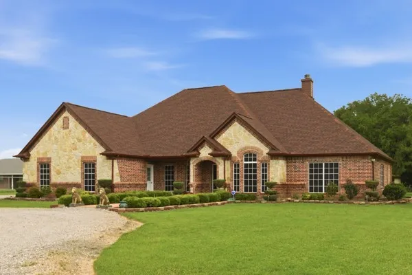 Single Family Residence For Sale in Denton County , 25452 Williams Drive, Justin, Texas 76247, 4 Bedrooms, 3 Bathrooms, 2 Garage spaces, 2,349 Sqft, built in 2014, Preowned, Price $650,000, mls#21244088, Real Estate Agent in Justin, Homes For Sale in Denton county, Homes For Sale in Justin, Realtor in Justin Texas, Real Estate Brokerage Independent Realty Texas, Luminita Cordes Realtor