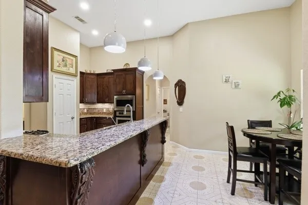 Single Family Residence For Sale in Denton County , 25452 Williams Drive, Justin, Texas 76247, 4 Bedroom, 3 Bathroom, 2 Garage spaces, 2,349 Sqft, built in 2014, Preowned, mls#21244088, Real Estate Agent in Justin, Homes For Sale in Denton county, Homes For Sale in Justin, Realtor in Justin Texas, Real Estate Brokerage Independent Realty Texas, Luminita Cordes Realtor