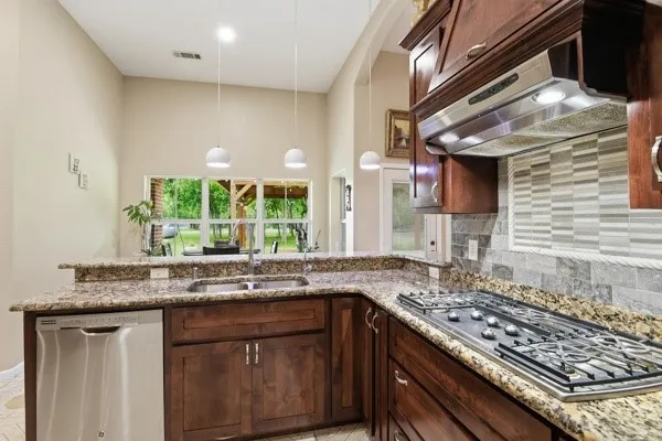 Single Family Residence For Sale in Denton County , 25452 Williams Drive, Justin, Texas 76247, 4 Bedroom, 3 Bathroom, 2 Garage spaces, 2,349 Sqft, built in 2014, Preowned, mls#21244088, Real Estate Agent in Justin, Homes For Sale in Denton county, Homes For Sale in Justin, Realtor in Justin Texas, Real Estate Brokerage Independent Realty Texas, Luminita Cordes Realtor