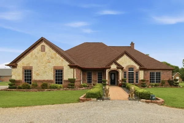 Single Family Residence For Sale in Denton County , 25452 Williams Drive, Justin, Texas 76247, 4 Bedroom, 3 Bathroom, 2 Garage spaces, 2,349 Sqft, built in 2014, Preowned, mls#21244088, Real Estate Agent in Justin, Homes For Sale in Denton county, Homes For Sale in Justin, Realtor in Justin Texas, Real Estate Brokerage Independent Realty Texas, Luminita Cordes Realtor