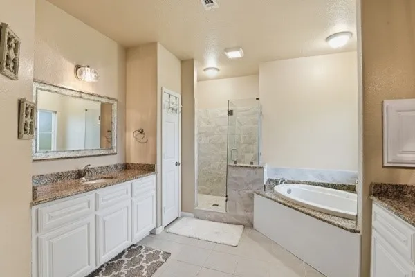 Single Family Residence For Sale in Denton County , 25452 Williams Drive, Justin, Texas 76247, 4 Bedroom, 3 Bathroom, 2 Garage spaces, 2,349 Sqft, built in 2014, Preowned, mls#21244088, Real Estate Agent in Justin, Homes For Sale in Denton county, Homes For Sale in Justin, Realtor in Justin Texas, Real Estate Brokerage Independent Realty Texas, Luminita Cordes Realtor