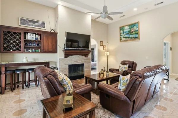 Single Family Residence For Sale in Denton County , 25452 Williams Drive, Justin, Texas 76247, 4 Bedroom, 3 Bathroom, 2 Garage spaces, 2,349 Sqft, built in 2014, Preowned, mls#21244088, Real Estate Agent in Justin, Homes For Sale in Denton county, Homes For Sale in Justin, Realtor in Justin Texas, Real Estate Brokerage Independent Realty Texas, Luminita Cordes Realtor