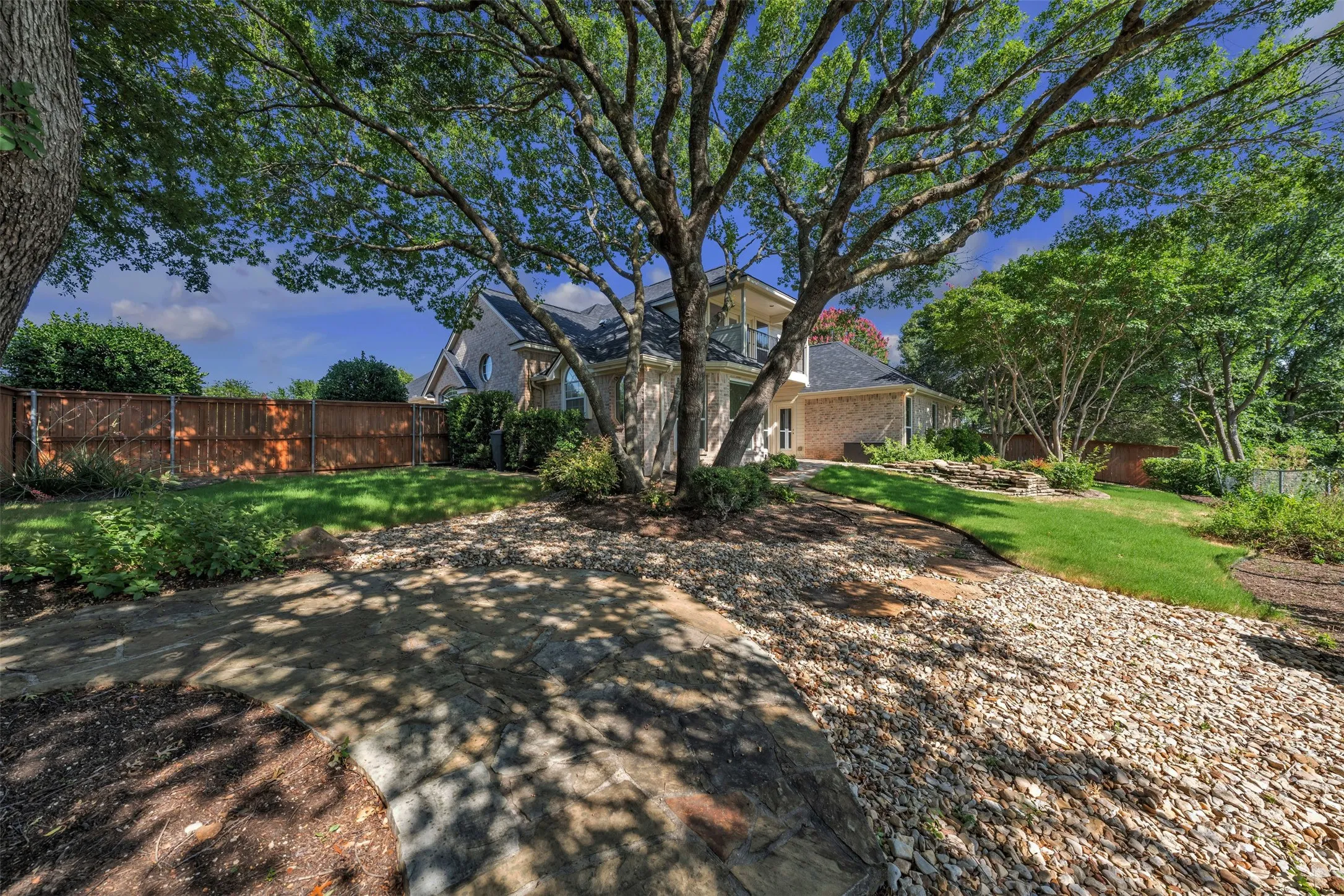 Single Family Residence For Sale in Parker County , 130 Bluff View, Aledo, Texas 76008, 4 Bedroom, 3 Bathroom, 2 Garage spaces, 2,945 Sqft, built in 1998, mls#21245559, Real Estate Agent in Aledo, Homes For Sale in Parker county, Homes For Sale in Aledo, Realtor in Aledo Texas, Real Estate Brokerage Independent Realty Texas, Luminita Cordes Realtor