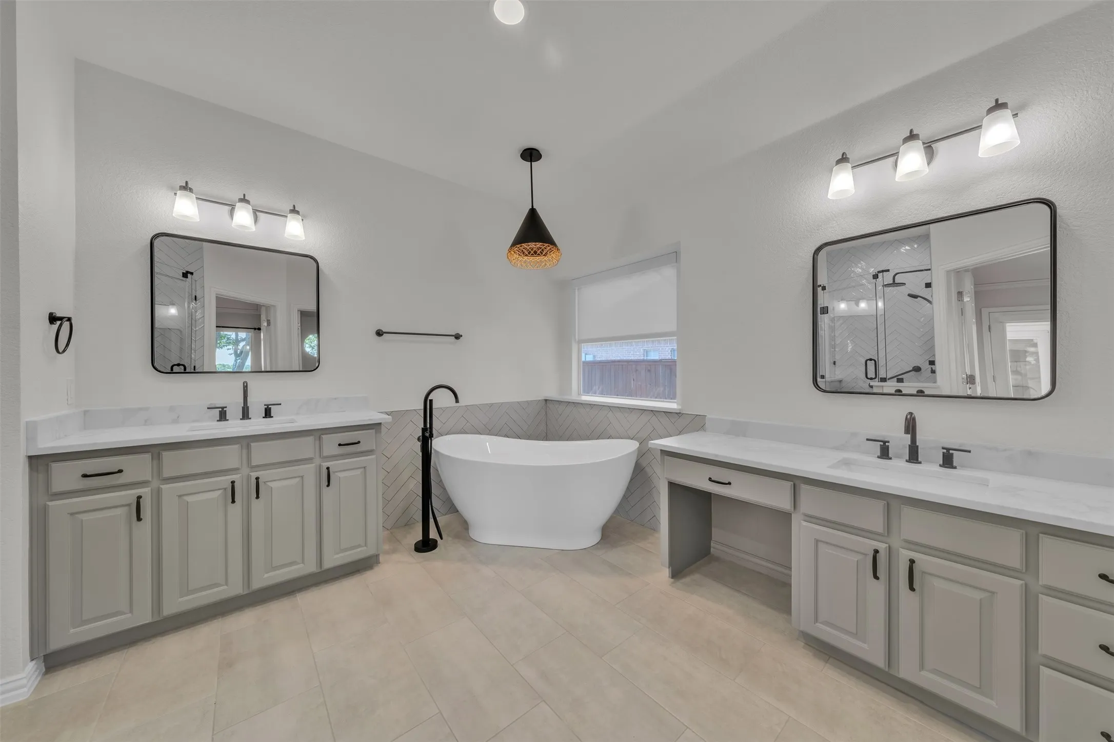 Single Family Residence For Sale in Parker County , 130 Bluff View, Aledo, Texas 76008, 4 Bedroom, 3 Bathroom, 2 Garage spaces, 2,945 Sqft, built in 1998, mls#21245559, Real Estate Agent in Aledo, Homes For Sale in Parker county, Homes For Sale in Aledo, Realtor in Aledo Texas, Real Estate Brokerage Independent Realty Texas, Luminita Cordes Realtor