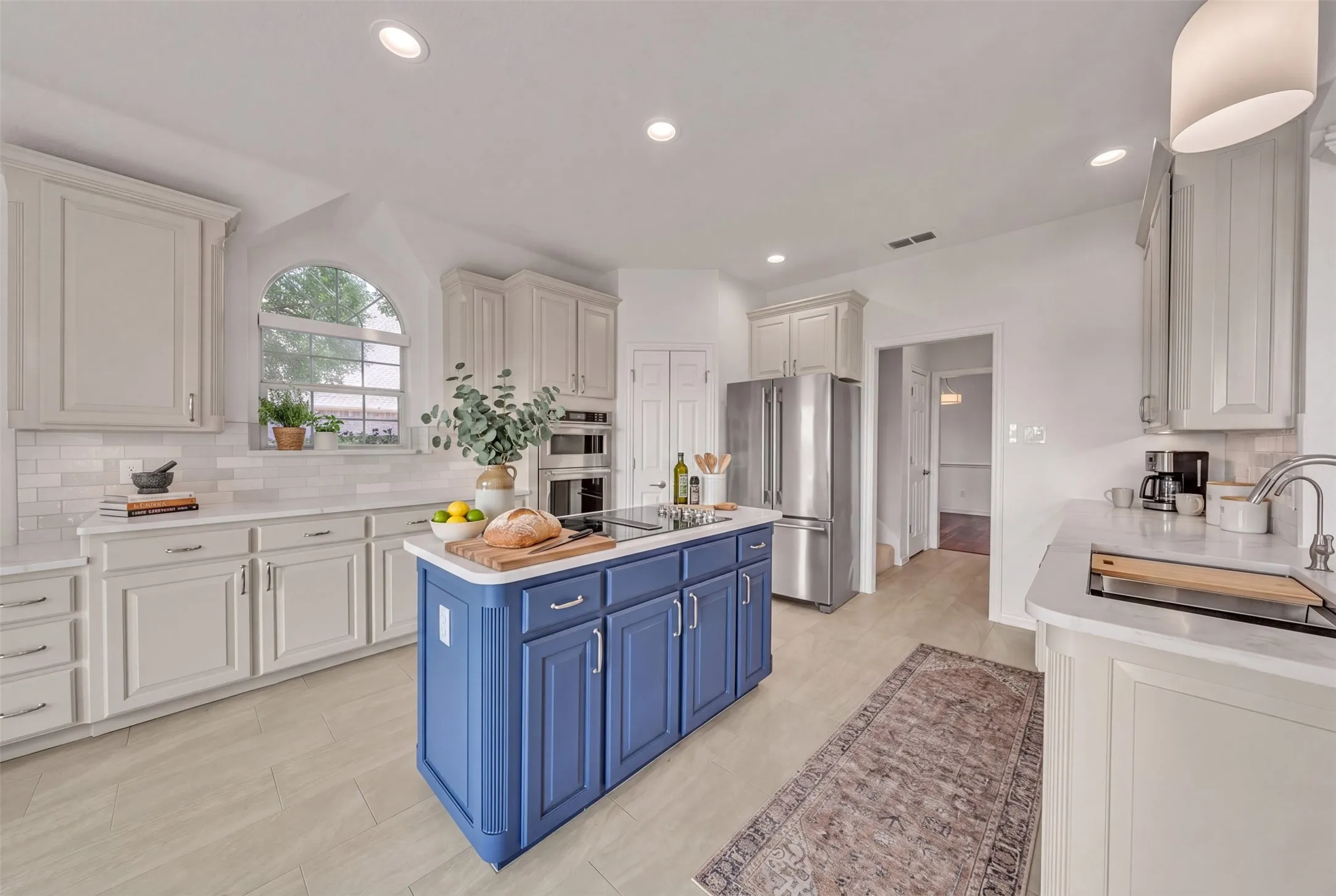 Single Family Residence For Sale in Parker County , 130 Bluff View, Aledo, Texas 76008, 4 Bedroom, 3 Bathroom, 2 Garage spaces, 2,945 Sqft, built in 1998, mls#21245559, Real Estate Agent in Aledo, Homes For Sale in Parker county, Homes For Sale in Aledo, Realtor in Aledo Texas, Real Estate Brokerage Independent Realty Texas, Luminita Cordes Realtor