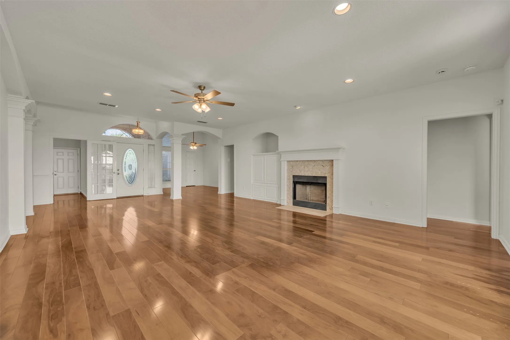Single Family Residence For Sale in Parker County , 130 Bluff View, Aledo, Texas 76008, 4 Bedroom, 3 Bathroom, 2 Garage spaces, 2,945 Sqft, built in 1998, mls#21245559, Real Estate Agent in Aledo, Homes For Sale in Parker county, Homes For Sale in Aledo, Realtor in Aledo Texas, Real Estate Brokerage Independent Realty Texas, Luminita Cordes Realtor