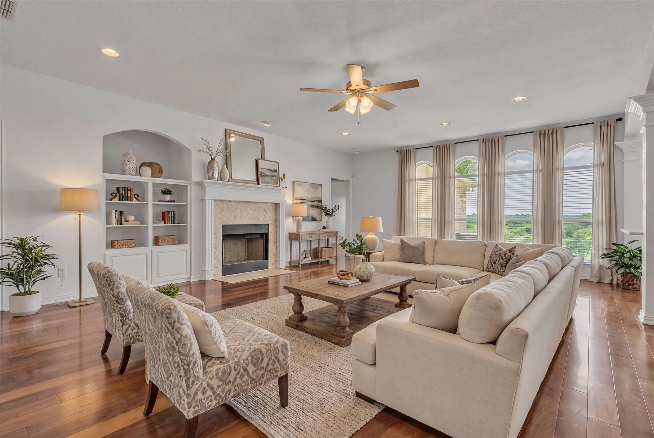 Single Family Residence For Sale in Parker County , 130 Bluff View, Aledo, Texas 76008, 4 Bedroom, 3 Bathroom, 2 Garage spaces, 2,945 Sqft, built in 1998, mls#21245559, Real Estate Agent in Aledo, Homes For Sale in Parker county, Homes For Sale in Aledo, Realtor in Aledo Texas, Real Estate Brokerage Independent Realty Texas, Luminita Cordes Realtor