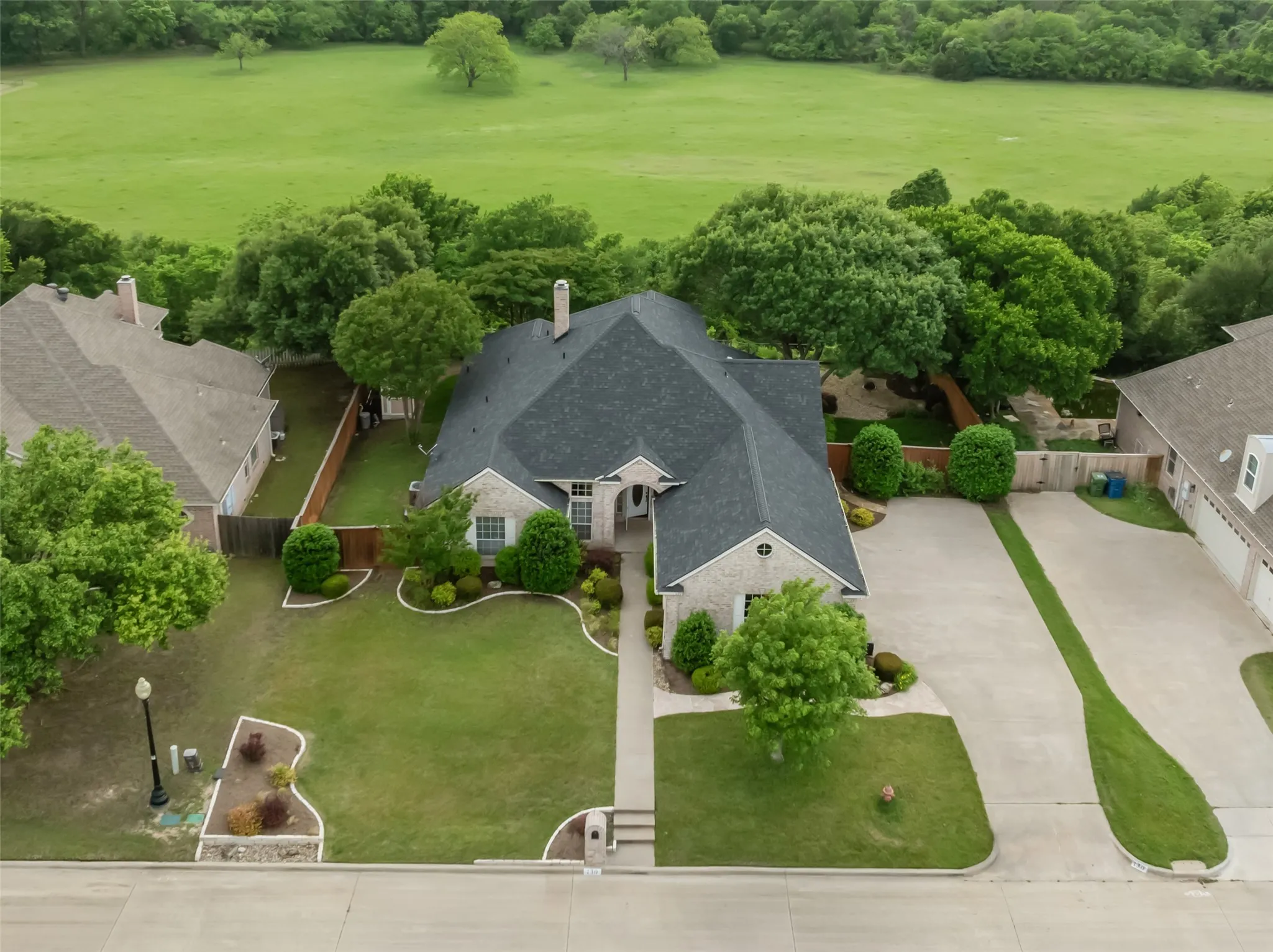 Single Family Residence For Sale in Parker County , 130 Bluff View, Aledo, Texas 76008, 4 Bedroom, 3 Bathroom, 2 Garage spaces, 2,945 Sqft, built in 1998, mls#21245559, Real Estate Agent in Aledo, Homes For Sale in Parker county, Homes For Sale in Aledo, Realtor in Aledo Texas, Real Estate Brokerage Independent Realty Texas, Luminita Cordes Realtor