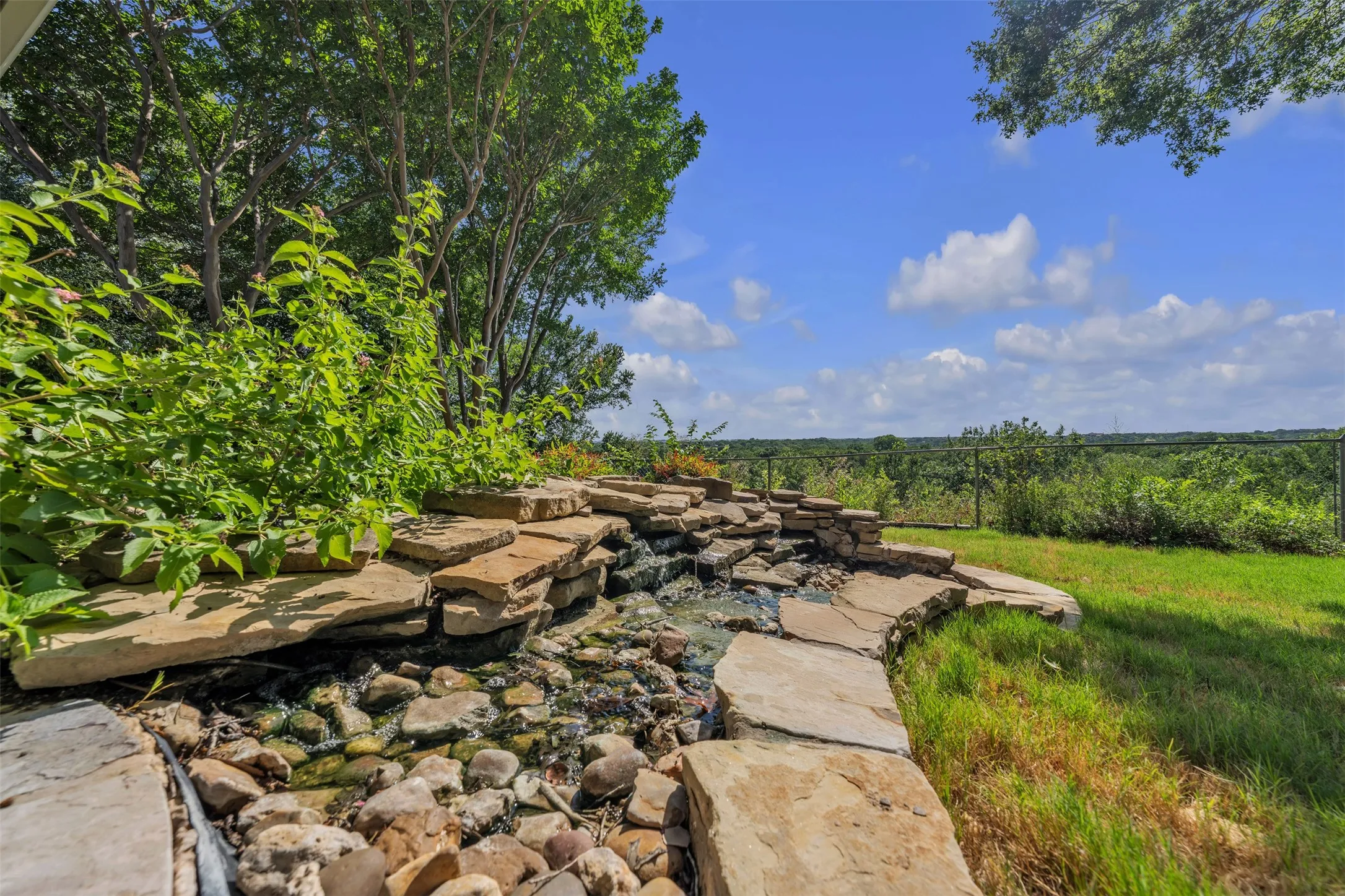 Single Family Residence For Sale in Parker County , 130 Bluff View, Aledo, Texas 76008, 4 Bedroom, 3 Bathroom, 2 Garage spaces, 2,945 Sqft, built in 1998, mls#21245559, Real Estate Agent in Aledo, Homes For Sale in Parker county, Homes For Sale in Aledo, Realtor in Aledo Texas, Real Estate Brokerage Independent Realty Texas, Luminita Cordes Realtor