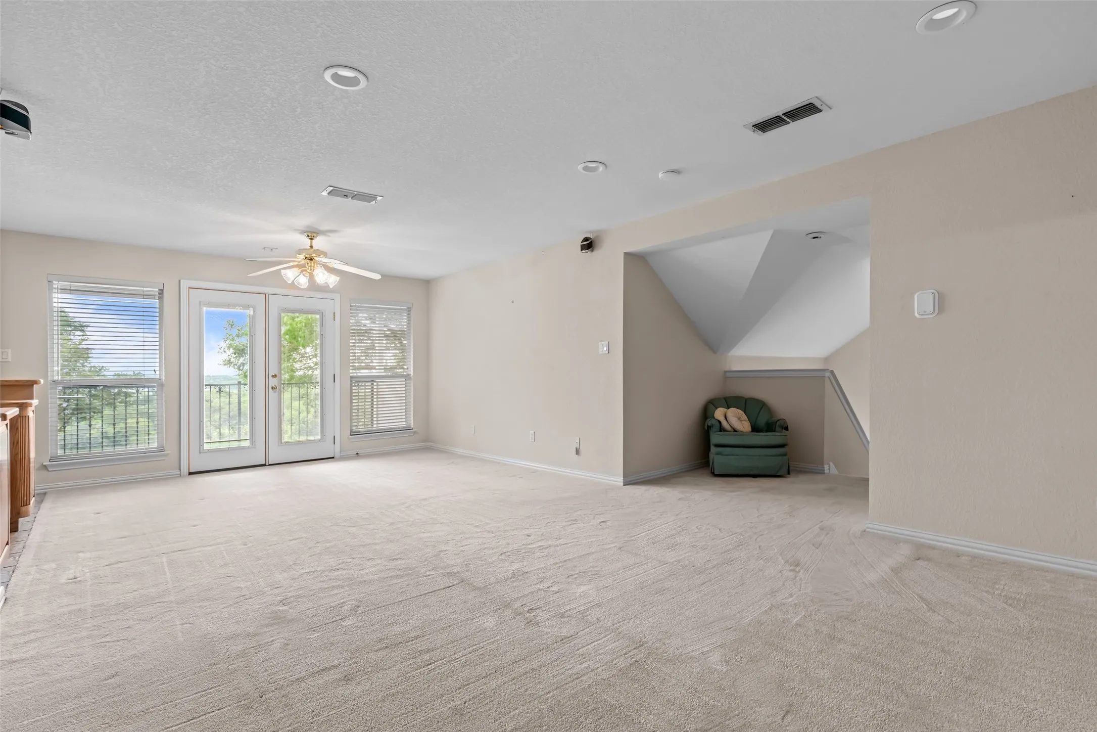 Single Family Residence For Sale in Parker County , 130 Bluff View, Aledo, Texas 76008, 4 Bedroom, 3 Bathroom, 2 Garage spaces, 2,945 Sqft, built in 1998, mls#21245559, Real Estate Agent in Aledo, Homes For Sale in Parker county, Homes For Sale in Aledo, Realtor in Aledo Texas, Real Estate Brokerage Independent Realty Texas, Luminita Cordes Realtor