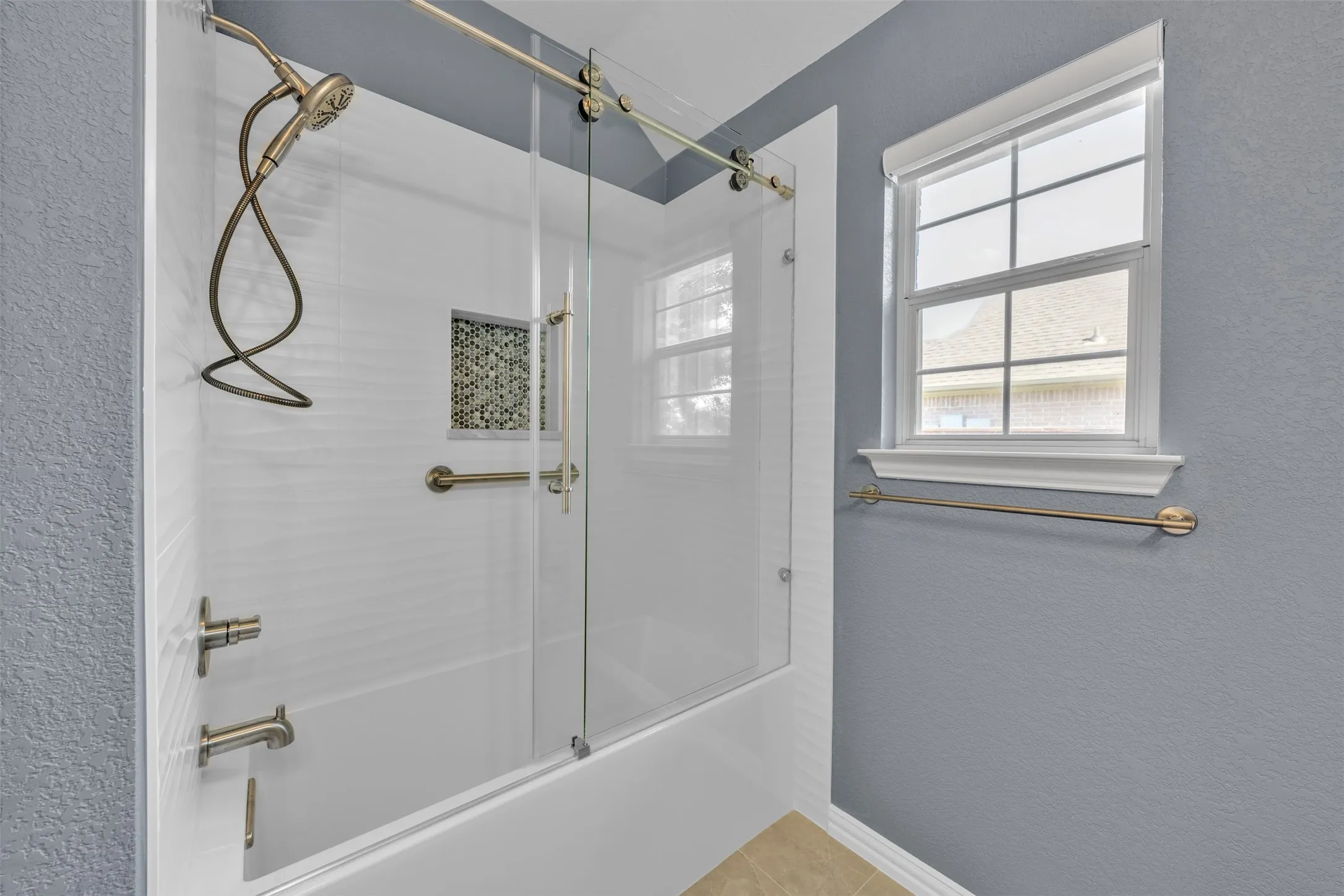 Single Family Residence For Sale in Parker County , 130 Bluff View, Aledo, Texas 76008, 4 Bedroom, 3 Bathroom, 2 Garage spaces, 2,945 Sqft, built in 1998, mls#21245559, Real Estate Agent in Aledo, Homes For Sale in Parker county, Homes For Sale in Aledo, Realtor in Aledo Texas, Real Estate Brokerage Independent Realty Texas, Luminita Cordes Realtor
