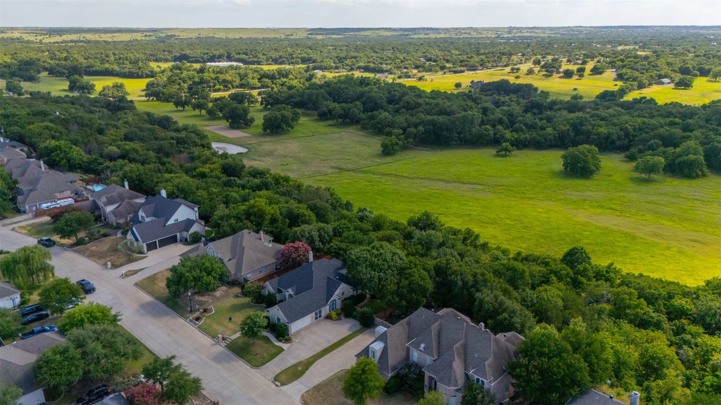 Single Family Residence For Sale in Parker County , 130 Bluff View, Aledo, Texas 76008, 4 Bedroom, 3 Bathroom, 2 Garage spaces, 2,945 Sqft, built in 1998, mls#21245559, Real Estate Agent in Aledo, Homes For Sale in Parker county, Homes For Sale in Aledo, Realtor in Aledo Texas, Real Estate Brokerage Independent Realty Texas, Luminita Cordes Realtor