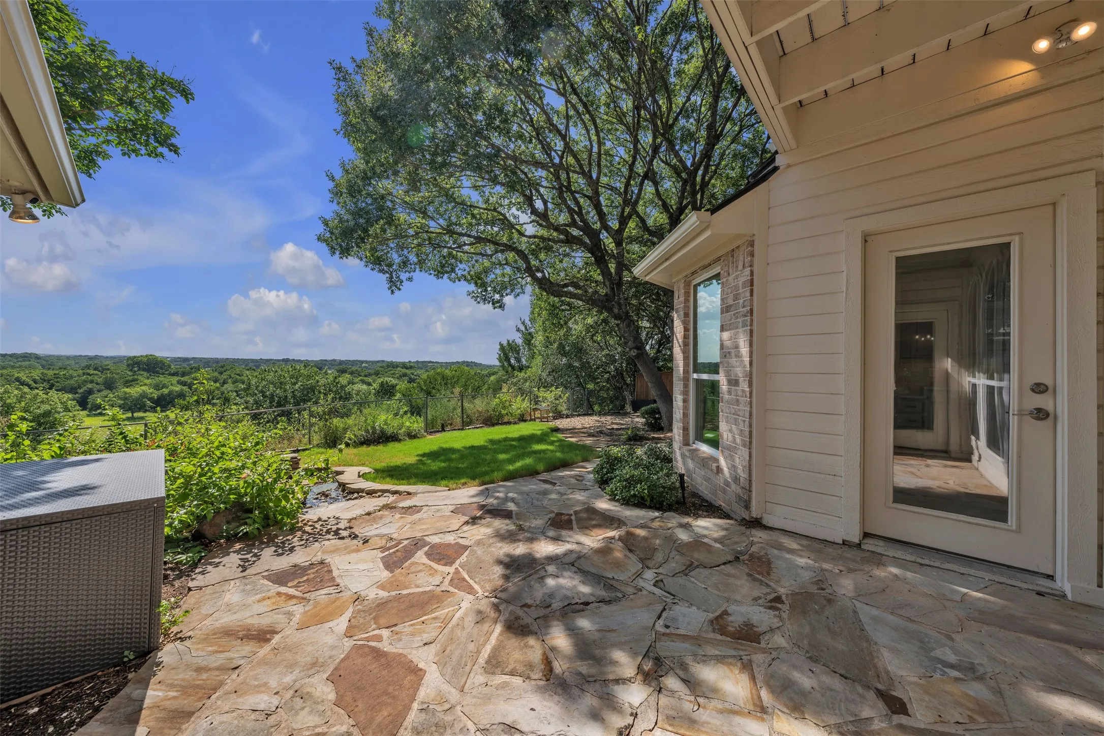 Single Family Residence For Sale in Parker County , 130 Bluff View, Aledo, Texas 76008, 4 Bedroom, 3 Bathroom, 2 Garage spaces, 2,945 Sqft, built in 1998, mls#21245559, Real Estate Agent in Aledo, Homes For Sale in Parker county, Homes For Sale in Aledo, Realtor in Aledo Texas, Real Estate Brokerage Independent Realty Texas, Luminita Cordes Realtor