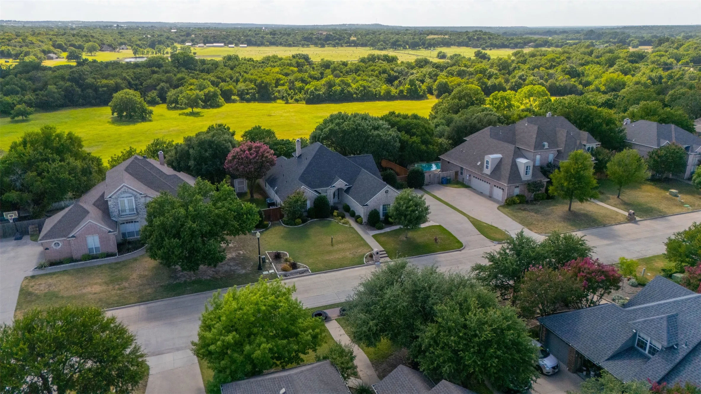 Single Family Residence For Sale in Parker County , 130 Bluff View, Aledo, Texas 76008, 4 Bedroom, 3 Bathroom, 2 Garage spaces, 2,945 Sqft, built in 1998, mls#21245559, Real Estate Agent in Aledo, Homes For Sale in Parker county, Homes For Sale in Aledo, Realtor in Aledo Texas, Real Estate Brokerage Independent Realty Texas, Luminita Cordes Realtor