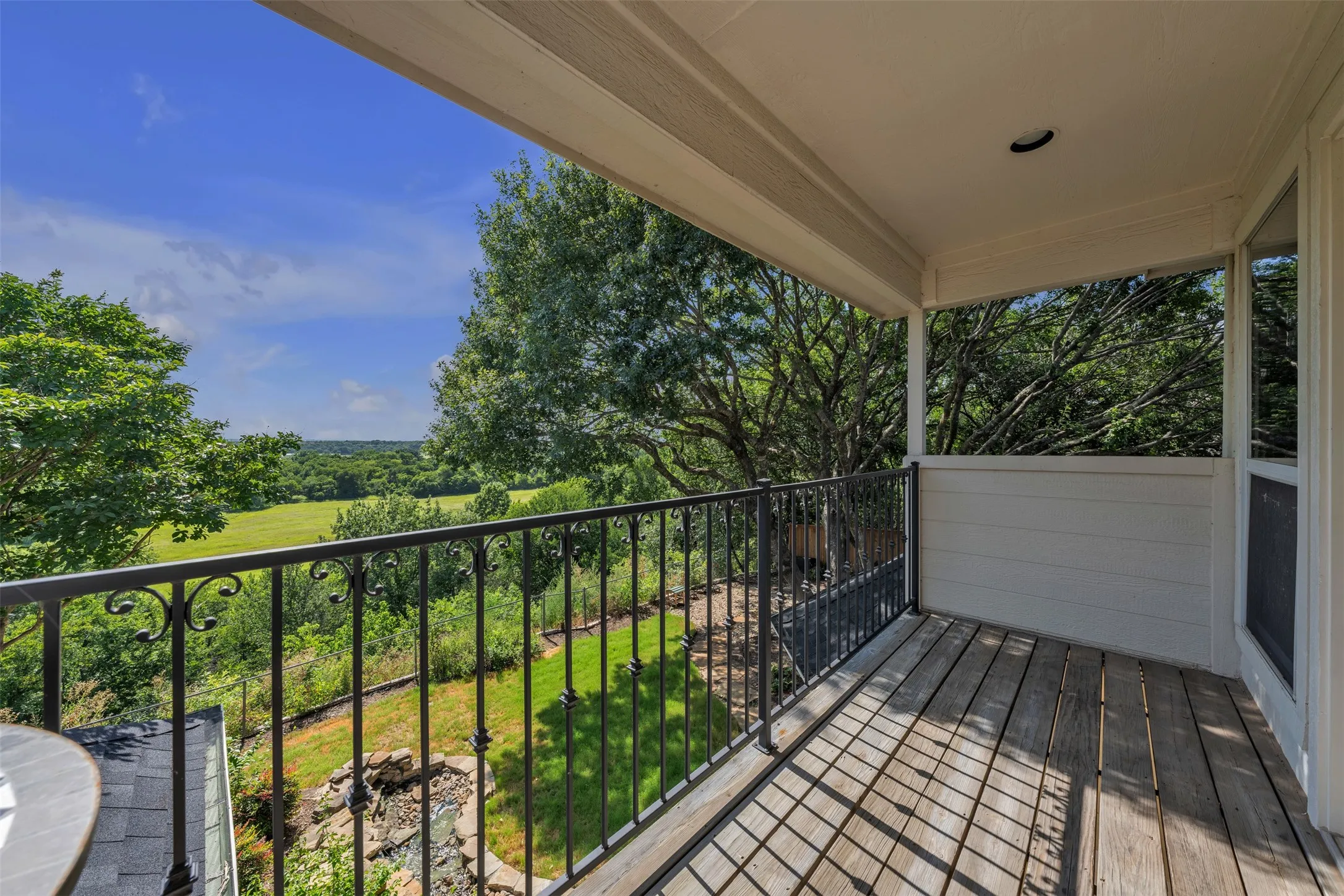 Single Family Residence For Sale in Parker County , 130 Bluff View, Aledo, Texas 76008, 4 Bedroom, 3 Bathroom, 2 Garage spaces, 2,945 Sqft, built in 1998, mls#21245559, Real Estate Agent in Aledo, Homes For Sale in Parker county, Homes For Sale in Aledo, Realtor in Aledo Texas, Real Estate Brokerage Independent Realty Texas, Luminita Cordes Realtor