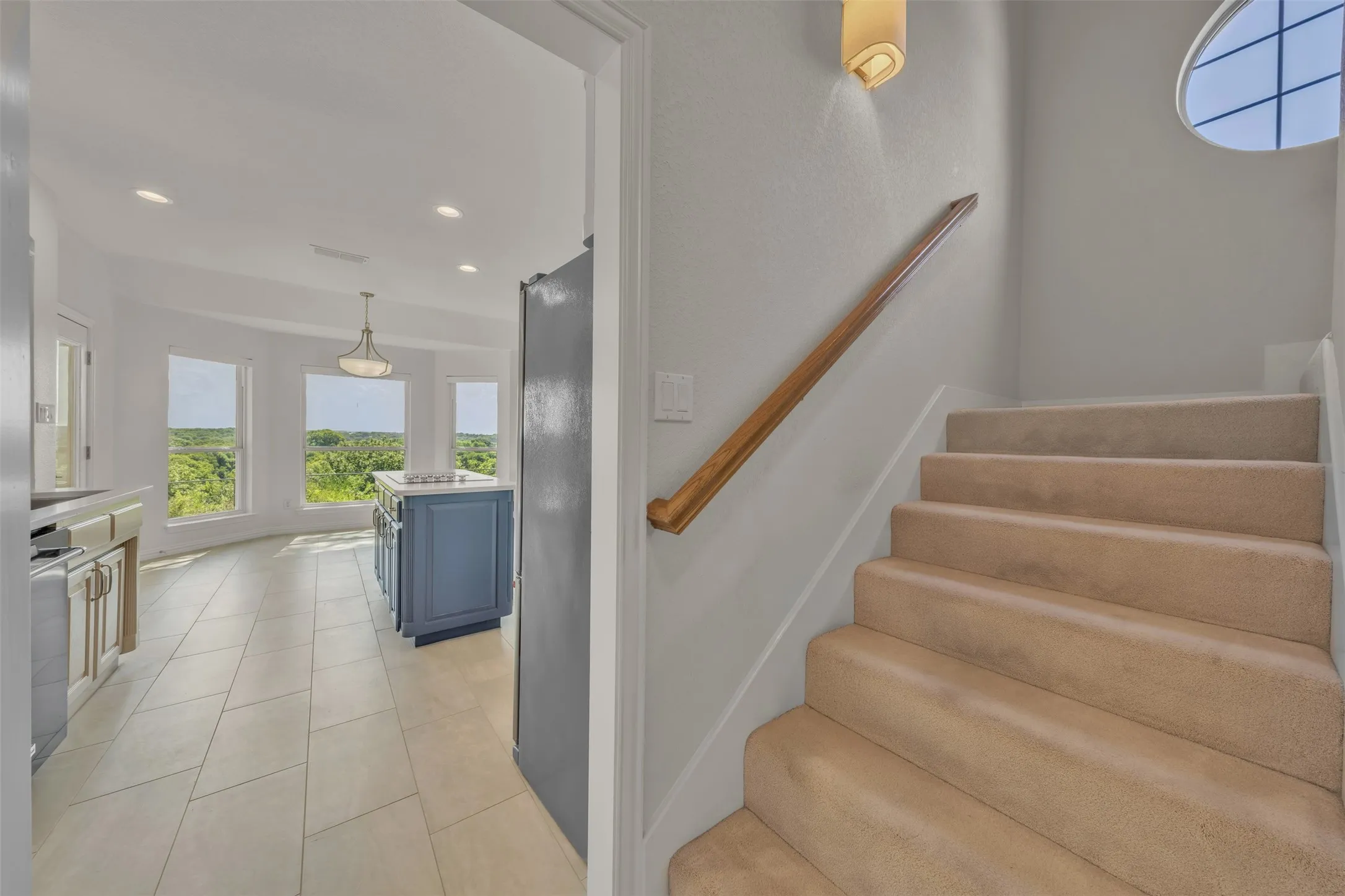 Single Family Residence For Sale in Parker County , 130 Bluff View, Aledo, Texas 76008, 4 Bedroom, 3 Bathroom, 2 Garage spaces, 2,945 Sqft, built in 1998, mls#21245559, Real Estate Agent in Aledo, Homes For Sale in Parker county, Homes For Sale in Aledo, Realtor in Aledo Texas, Real Estate Brokerage Independent Realty Texas, Luminita Cordes Realtor