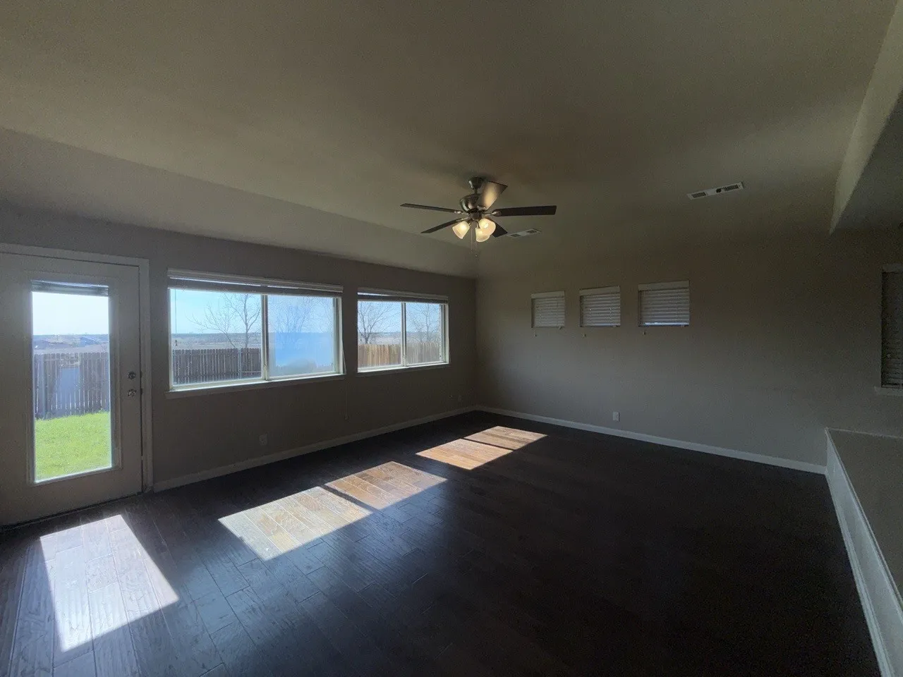Single Family Residence For Sale in Kaufman County , 3315 Slate Drive, Forney, Texas 75126, 4 Bedroom, 2 Bathroom, 2 Garage spaces, 2,170 Sqft, built in 2018, Preowned, mls#21241330, Real Estate Agent in Forney, Homes For Sale in Kaufman county, Homes For Sale in Forney, Realtor in Forney Texas, Real Estate Brokerage Independent Realty Texas, Luminita Cordes Realtor