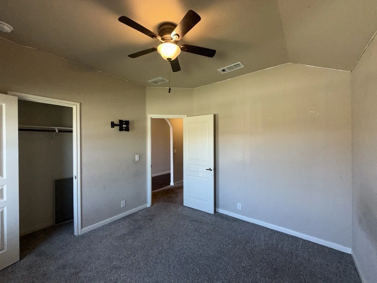 Single Family Residence For Sale in Kaufman County , 3315 Slate Drive, Forney, Texas 75126, 4 Bedroom, 2 Bathroom, 2 Garage spaces, 2,170 Sqft, built in 2018, Preowned, mls#21241330, Real Estate Agent in Forney, Homes For Sale in Kaufman county, Homes For Sale in Forney, Realtor in Forney Texas, Real Estate Brokerage Independent Realty Texas, Luminita Cordes Realtor