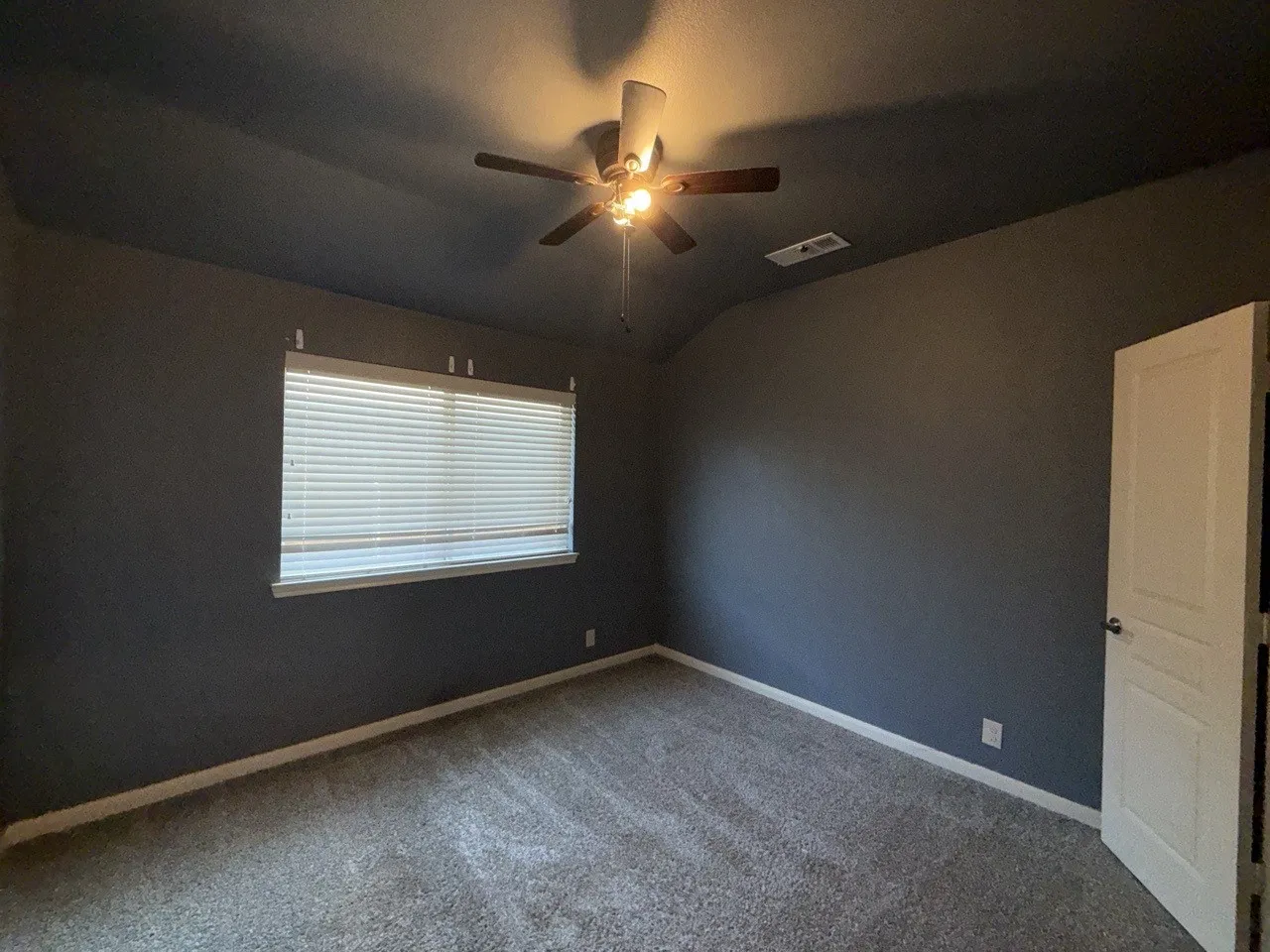 Single Family Residence For Sale in Kaufman County , 3315 Slate Drive, Forney, Texas 75126, 4 Bedroom, 2 Bathroom, 2 Garage spaces, 2,170 Sqft, built in 2018, Preowned, mls#21241330, Real Estate Agent in Forney, Homes For Sale in Kaufman county, Homes For Sale in Forney, Realtor in Forney Texas, Real Estate Brokerage Independent Realty Texas, Luminita Cordes Realtor