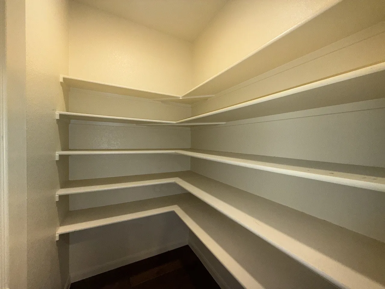 Single Family Residence For Sale in Kaufman County , 3315 Slate Drive, Forney, Texas 75126, 4 Bedroom, 2 Bathroom, 2 Garage spaces, 2,170 Sqft, built in 2018, Preowned, mls#21241330, Real Estate Agent in Forney, Homes For Sale in Kaufman county, Homes For Sale in Forney, Realtor in Forney Texas, Real Estate Brokerage Independent Realty Texas, Luminita Cordes Realtor