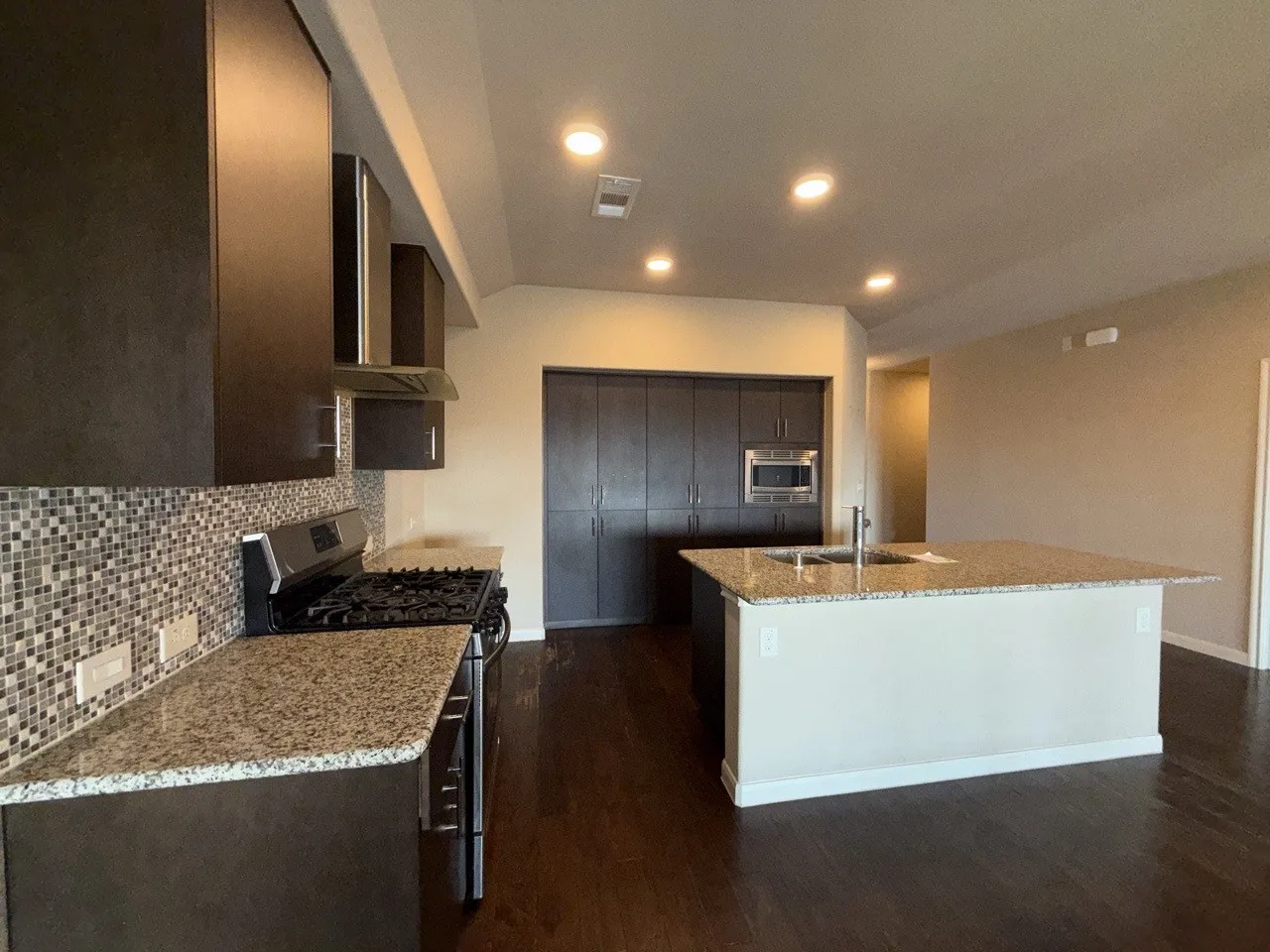 Single Family Residence For Sale in Kaufman County , 3315 Slate Drive, Forney, Texas 75126, 4 Bedroom, 2 Bathroom, 2 Garage spaces, 2,170 Sqft, built in 2018, Preowned, mls#21241330, Real Estate Agent in Forney, Homes For Sale in Kaufman county, Homes For Sale in Forney, Realtor in Forney Texas, Real Estate Brokerage Independent Realty Texas, Luminita Cordes Realtor