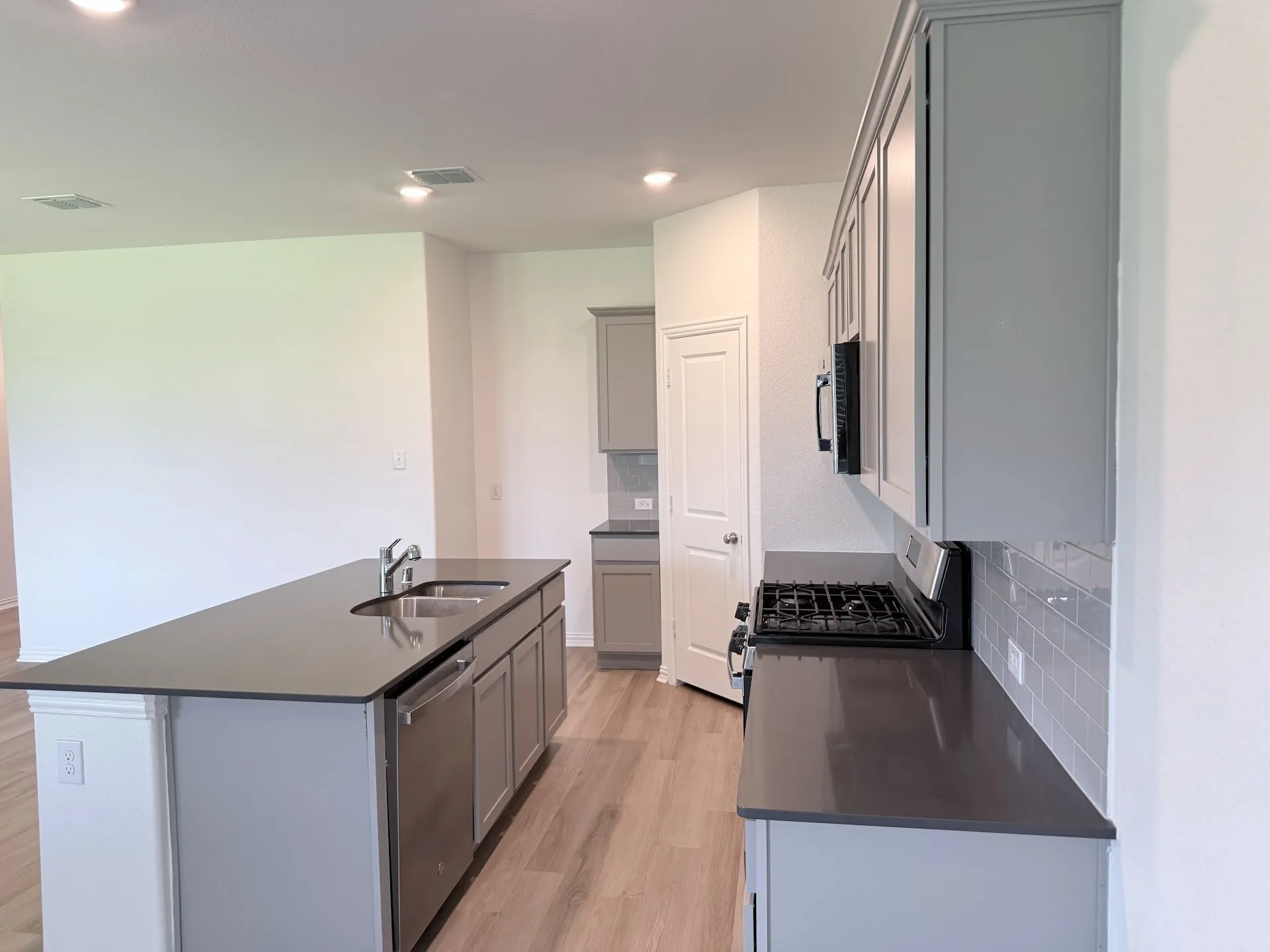 Single Family Residence For Rent in Denton County , 1833 Lake Grove Drive, Little Elm, Texas 75068, 3 Bedroom, 2 Bathroom, 2 Garage spaces, 1,602 Sqft, built in 2022, mls#21243316, Real Estate Agent in Little Elm, Homes For Rent in Denton county, Homes For Rent in Little Elm, Realtor in Little Elm Texas, Real Estate Brokerage Independent Realty Texas, Luminita Cordes Realtor