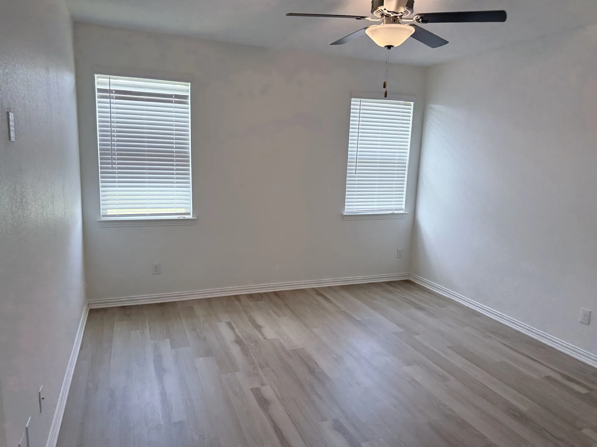 Single Family Residence For Rent in Denton County , 1833 Lake Grove Drive, Little Elm, Texas 75068, 3 Bedroom, 2 Bathroom, 2 Garage spaces, 1,602 Sqft, built in 2022, mls#21243316, Real Estate Agent in Little Elm, Homes For Rent in Denton county, Homes For Rent in Little Elm, Realtor in Little Elm Texas, Real Estate Brokerage Independent Realty Texas, Luminita Cordes Realtor