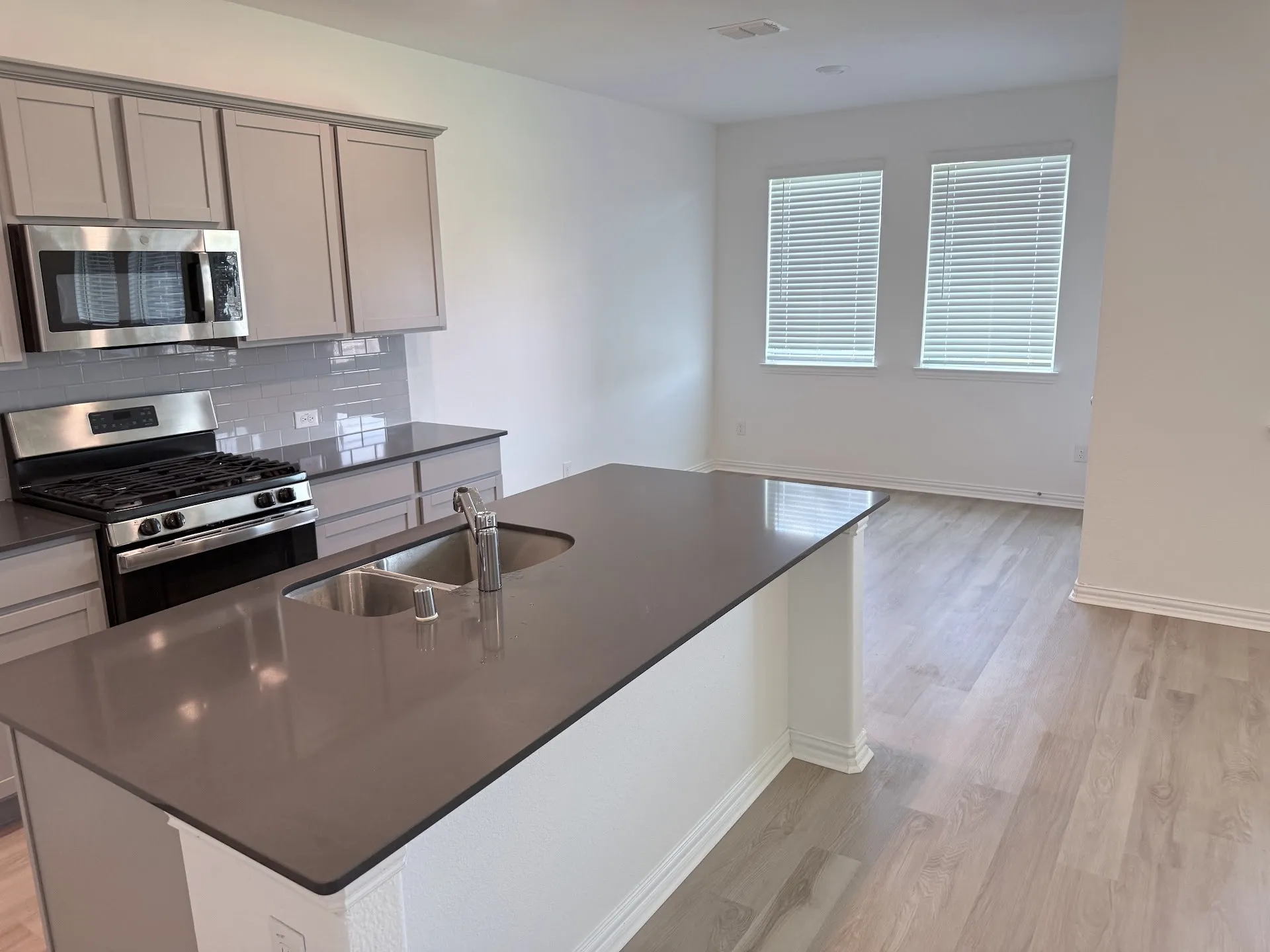 Single Family Residence For Rent in Denton County , 1833 Lake Grove Drive, Little Elm, Texas 75068, 3 Bedroom, 2 Bathroom, 2 Garage spaces, 1,602 Sqft, built in 2022, mls#21243316, Real Estate Agent in Little Elm, Homes For Rent in Denton county, Homes For Rent in Little Elm, Realtor in Little Elm Texas, Real Estate Brokerage Independent Realty Texas, Luminita Cordes Realtor