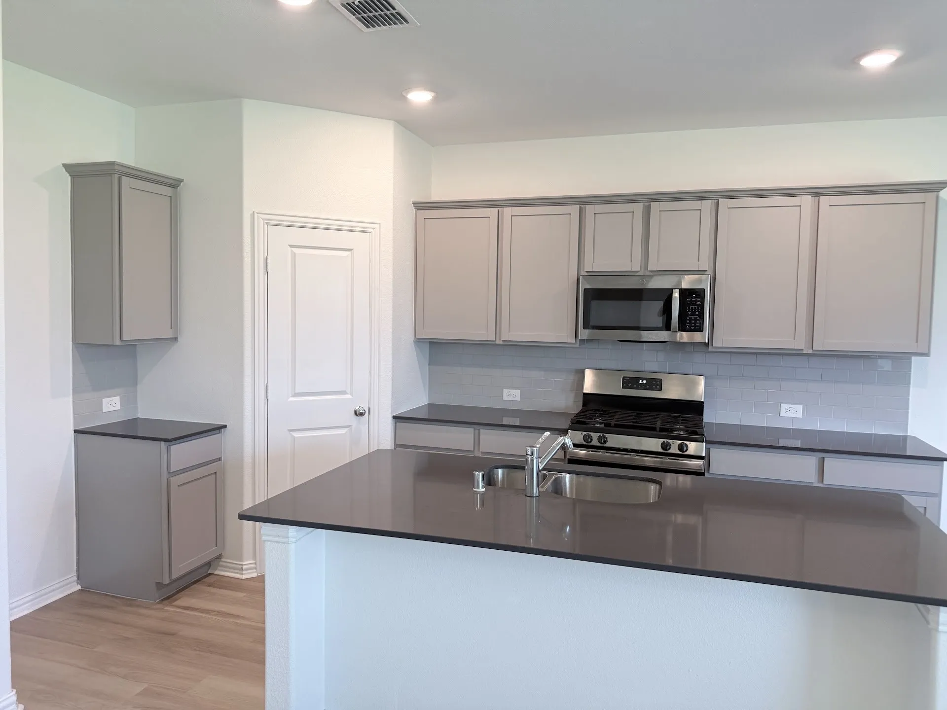Single Family Residence For Rent in Denton County , 1833 Lake Grove Drive, Little Elm, Texas 75068, 3 Bedroom, 2 Bathroom, 2 Garage spaces, 1,602 Sqft, built in 2022, mls#21243316, Real Estate Agent in Little Elm, Homes For Rent in Denton county, Homes For Rent in Little Elm, Realtor in Little Elm Texas, Real Estate Brokerage Independent Realty Texas, Luminita Cordes Realtor