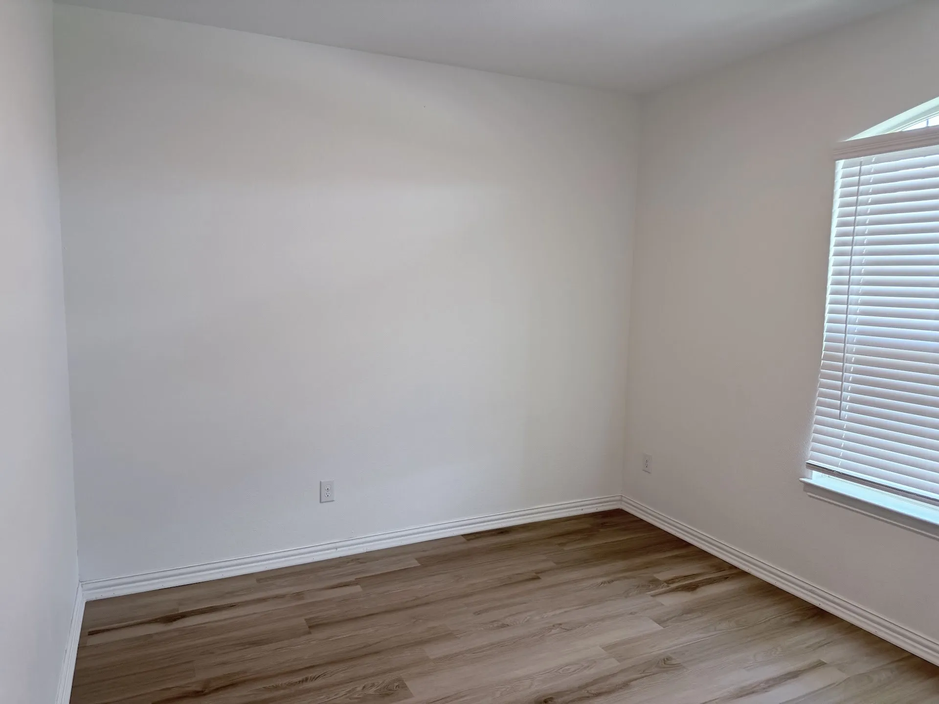 Single Family Residence For Rent in Denton County , 1833 Lake Grove Drive, Little Elm, Texas 75068, 3 Bedroom, 2 Bathroom, 2 Garage spaces, 1,602 Sqft, built in 2022, mls#21243316, Real Estate Agent in Little Elm, Homes For Rent in Denton county, Homes For Rent in Little Elm, Realtor in Little Elm Texas, Real Estate Brokerage Independent Realty Texas, Luminita Cordes Realtor